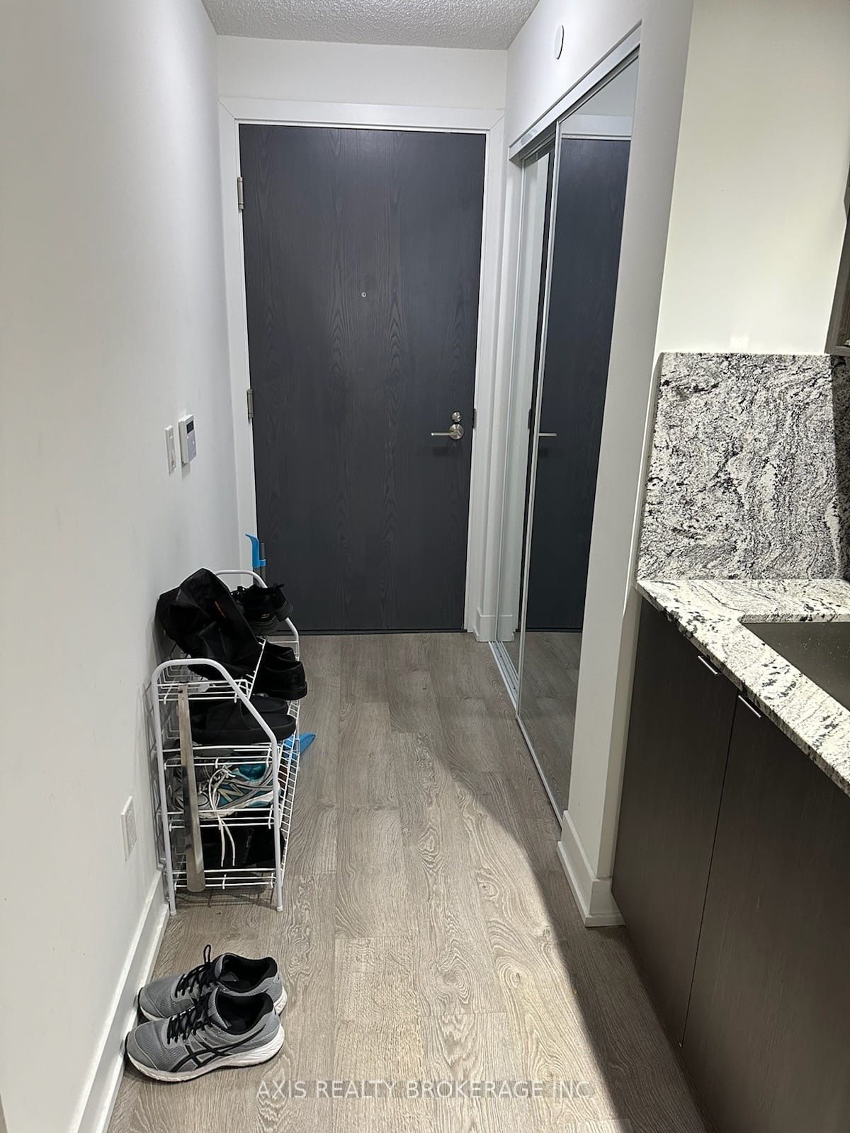 9 Mabelle Avenue, #1515