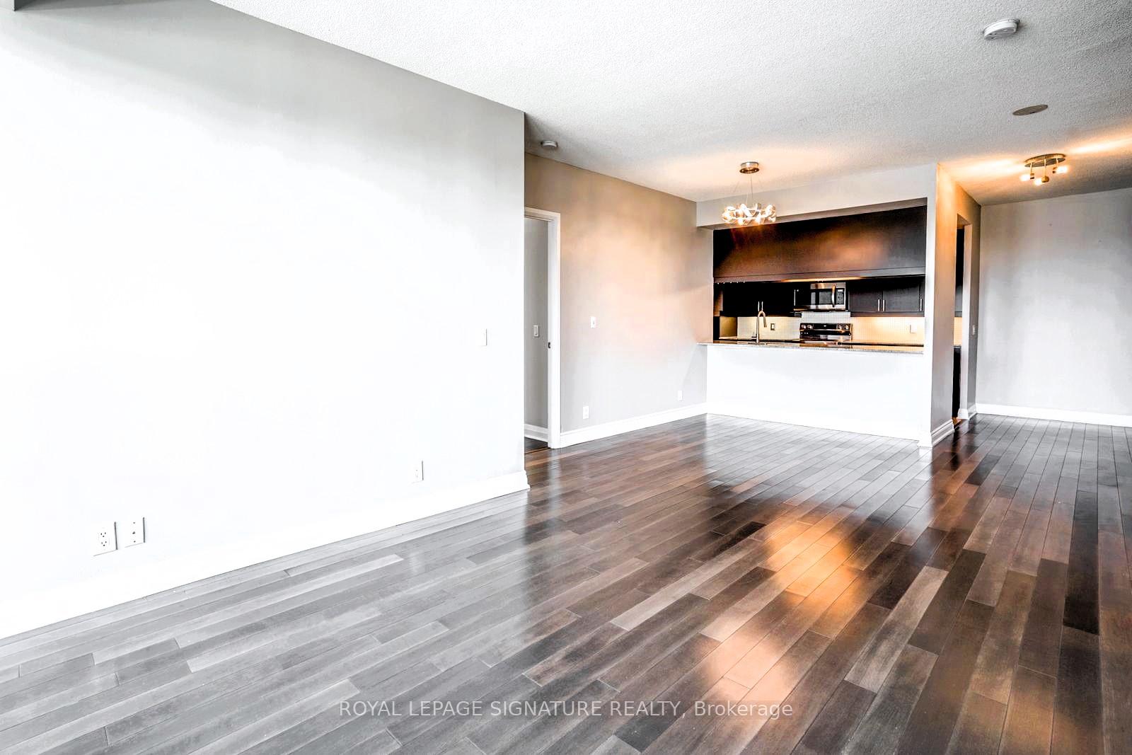 3 Bedrooms Condo at 1055 Southdown, Mississauga For sale