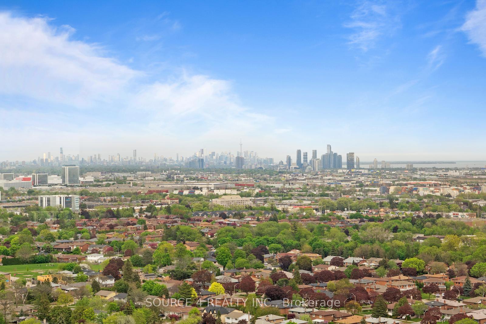 4 Bedrooms Condo at 1300 Bloor, Mississauga For sale