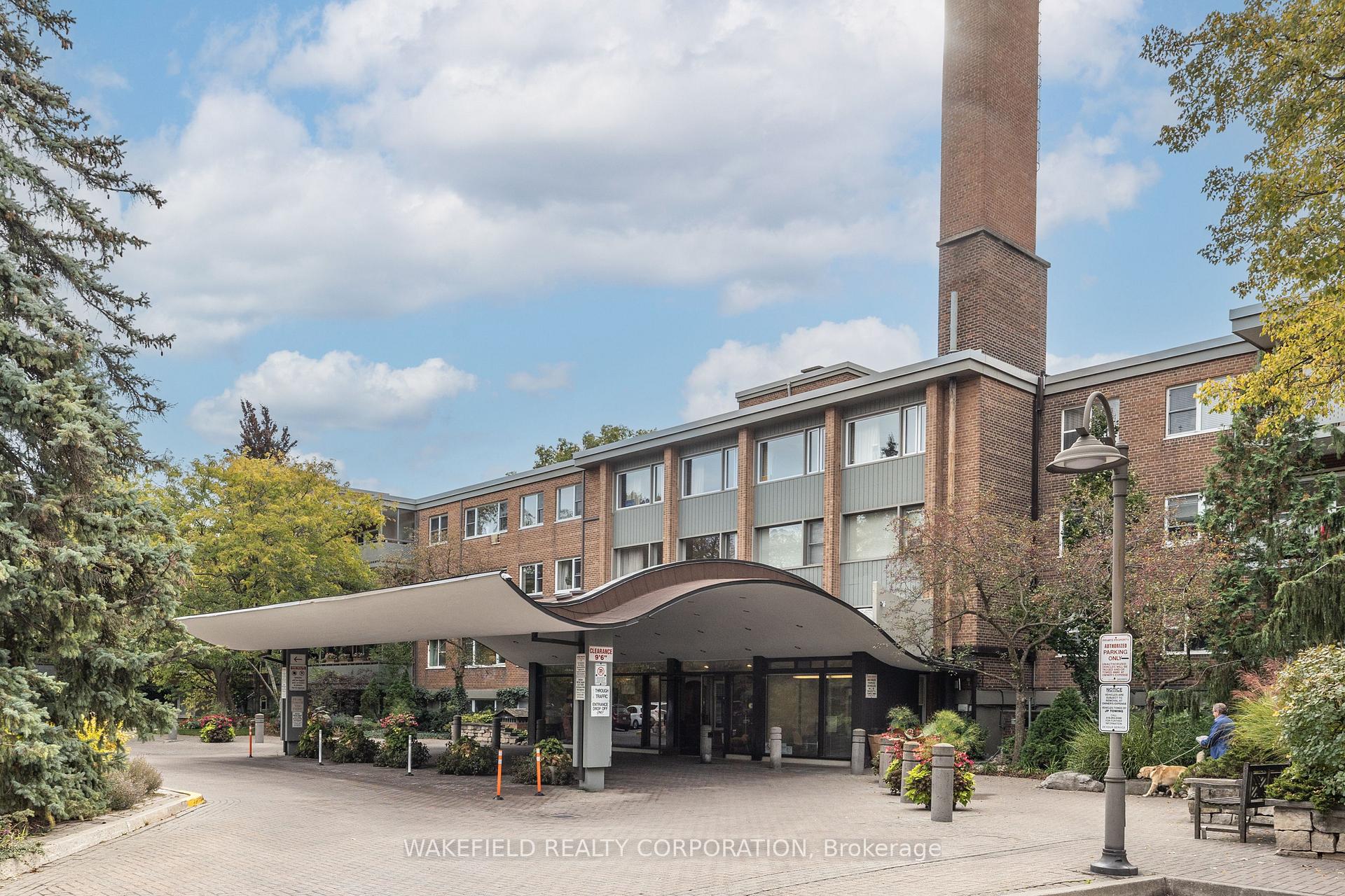 2 Bedrooms Co-op at 21 Dale,  Toronto For sale