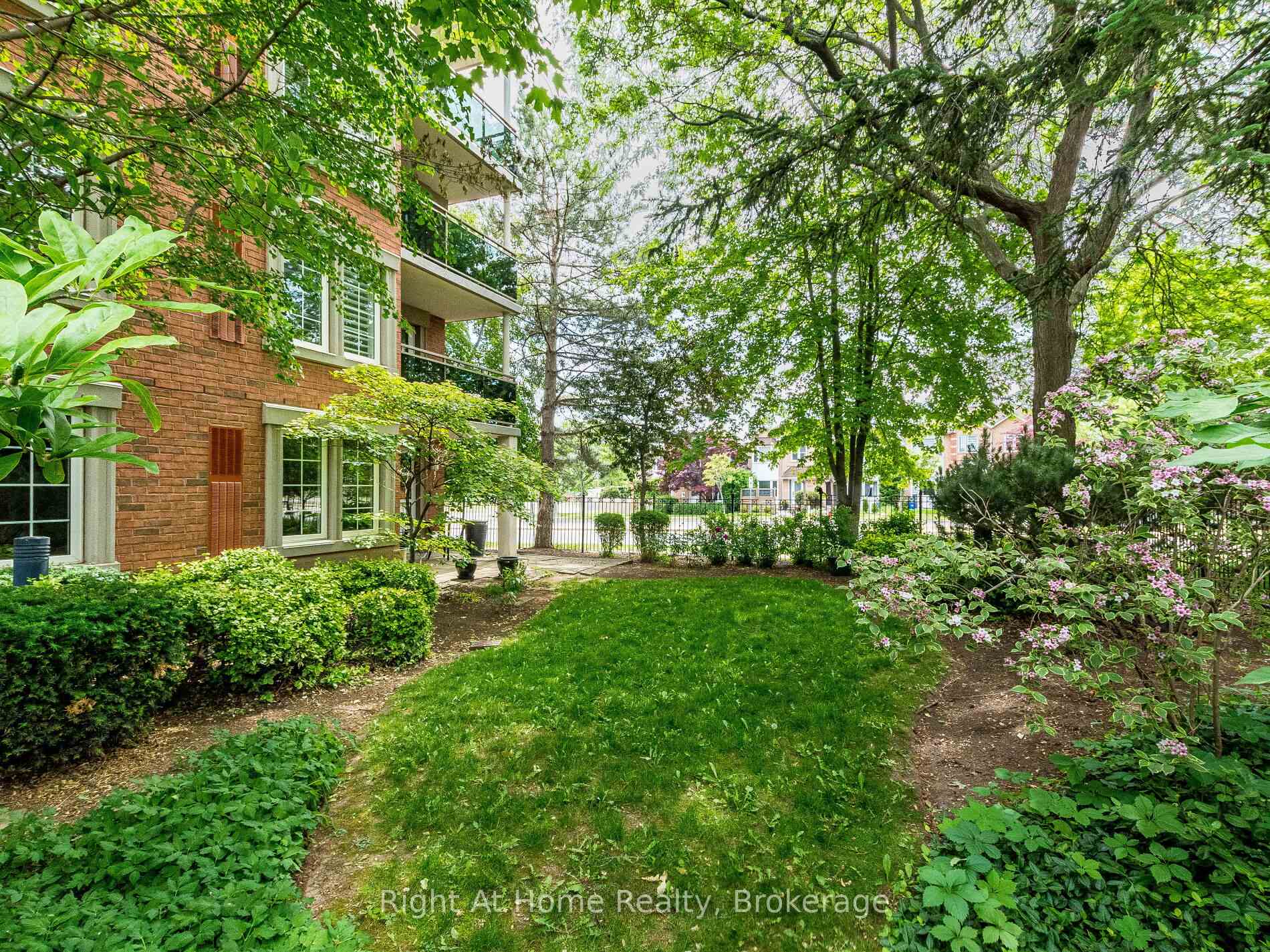 1 Bedroom Condo at 2300 Parkhaven, Oakville For sale
