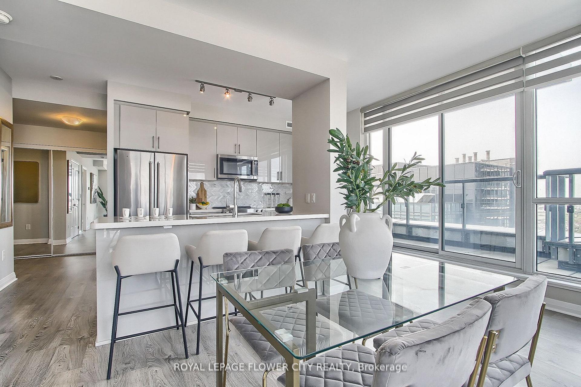 3 Bedrooms Condo at 5025 Four Springs, Mississauga For sale