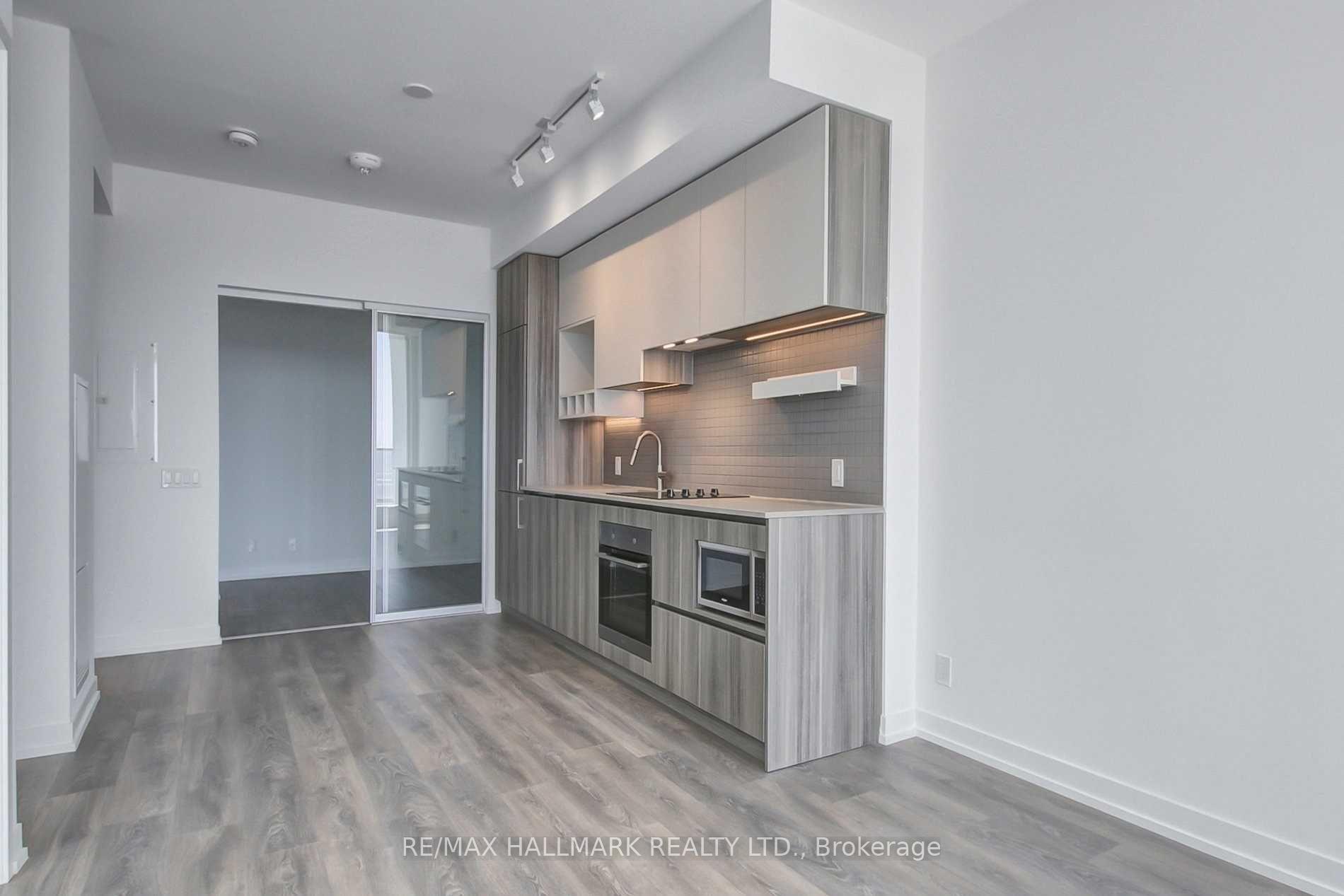 3 Bedrooms Condo at 898 Portage, Vaughan For sale