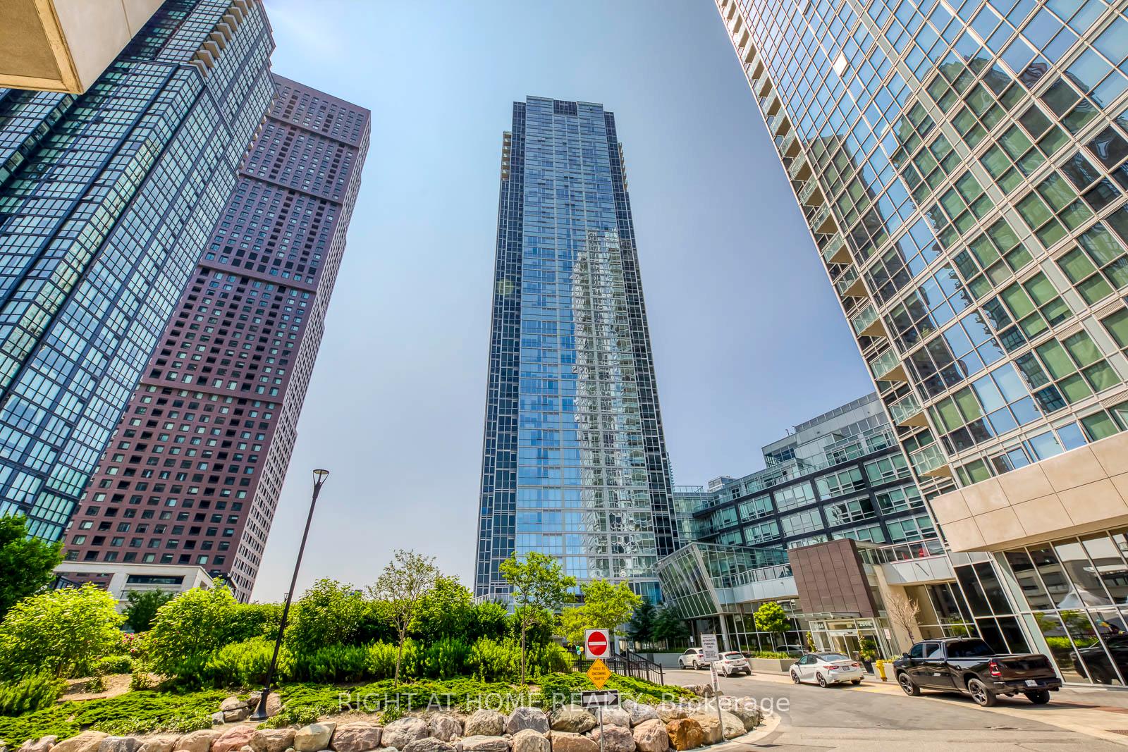 2 Bedrooms Condo at 2916 Highway 7, Vaughan For sale
