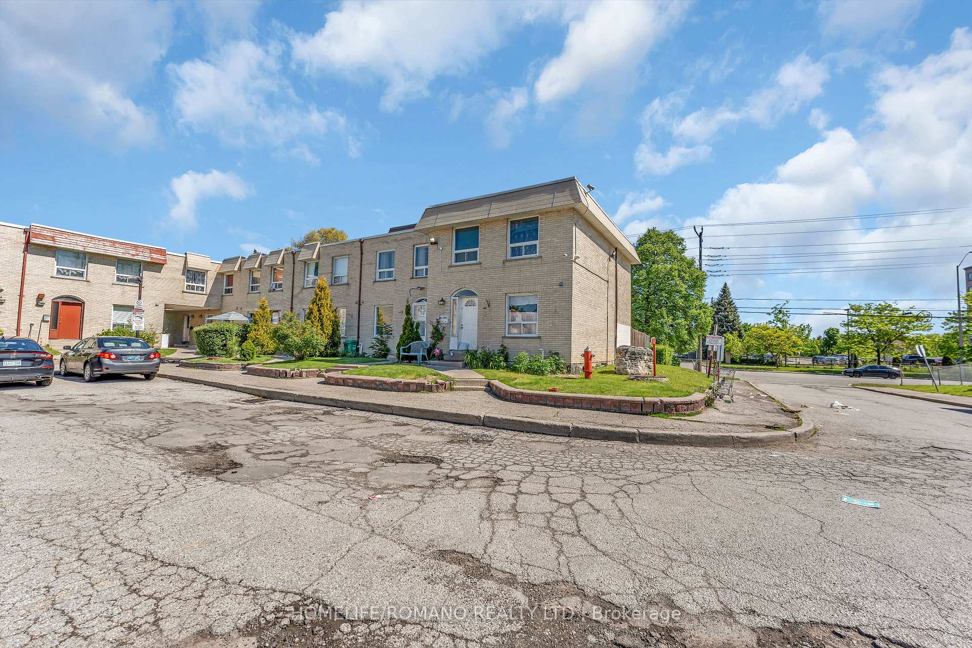 4 Bedrooms Condo at 7440 Goreway, Mississauga For sale