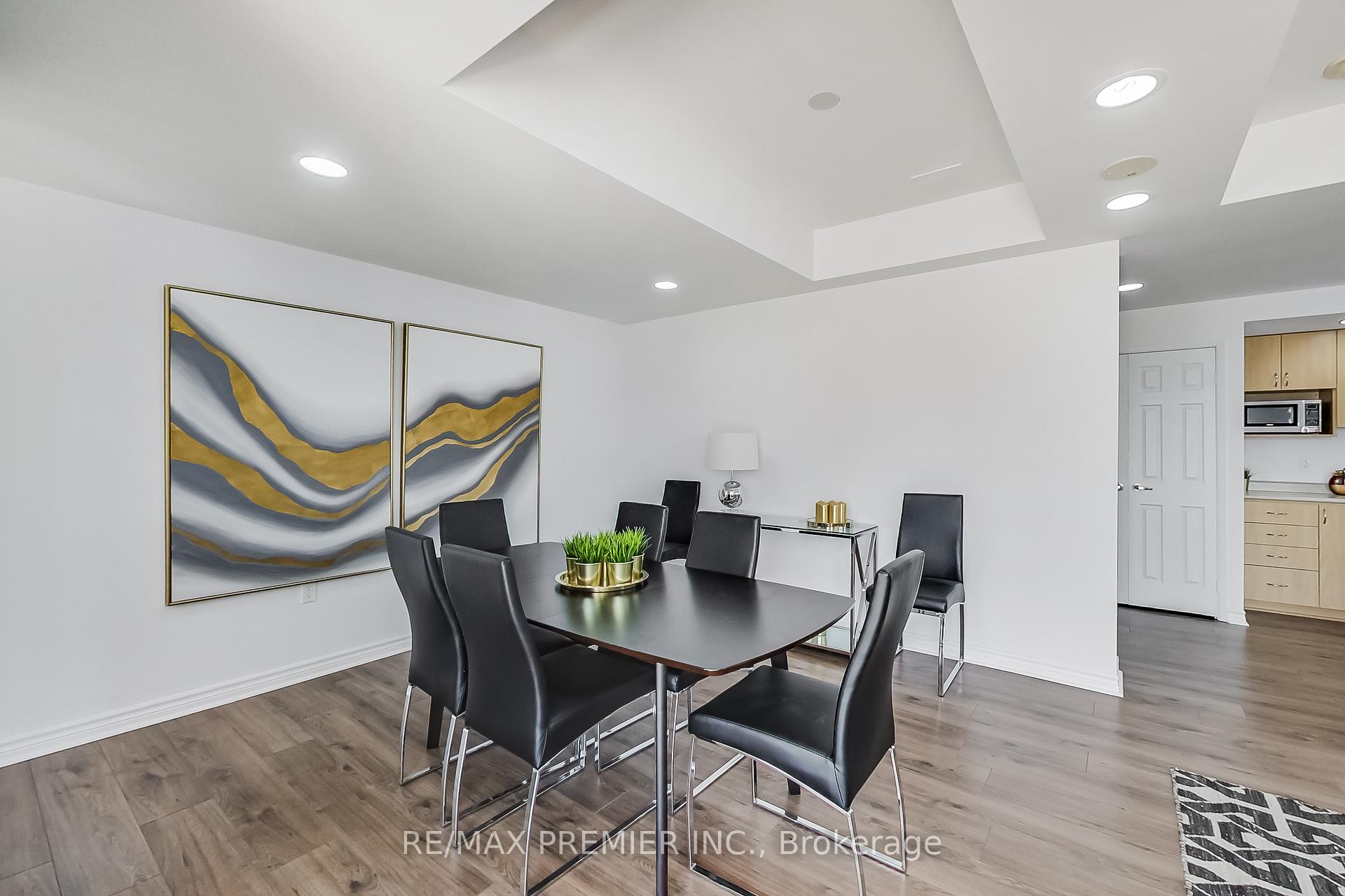 3 Bedrooms Condo at 15 Maplewood, Toronto For sale