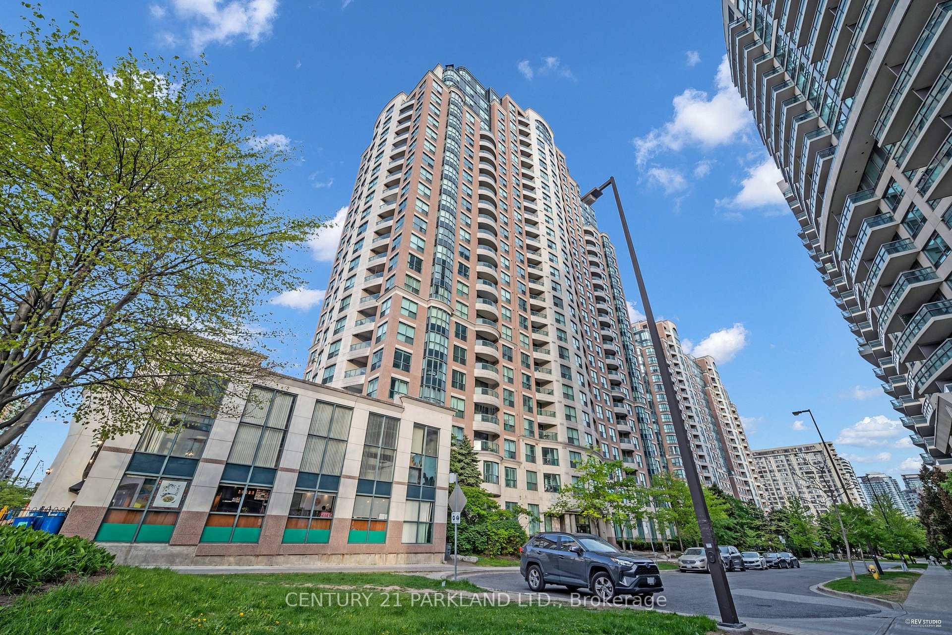 3 Bedrooms Condo at 7 Lorraine, Toronto For sale