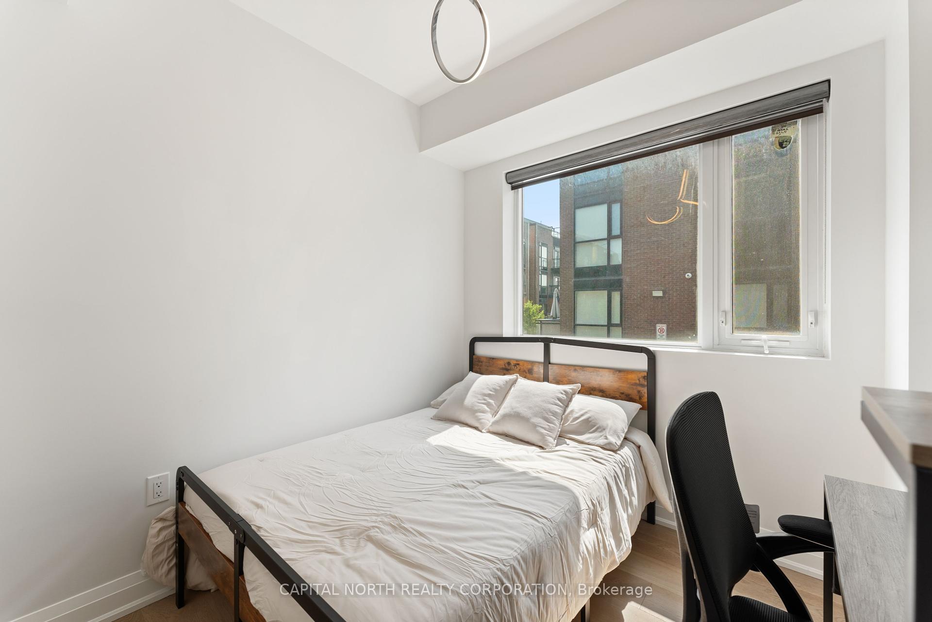 3 Bedrooms Condo at 5289 Highway 7, Vaughan For sale