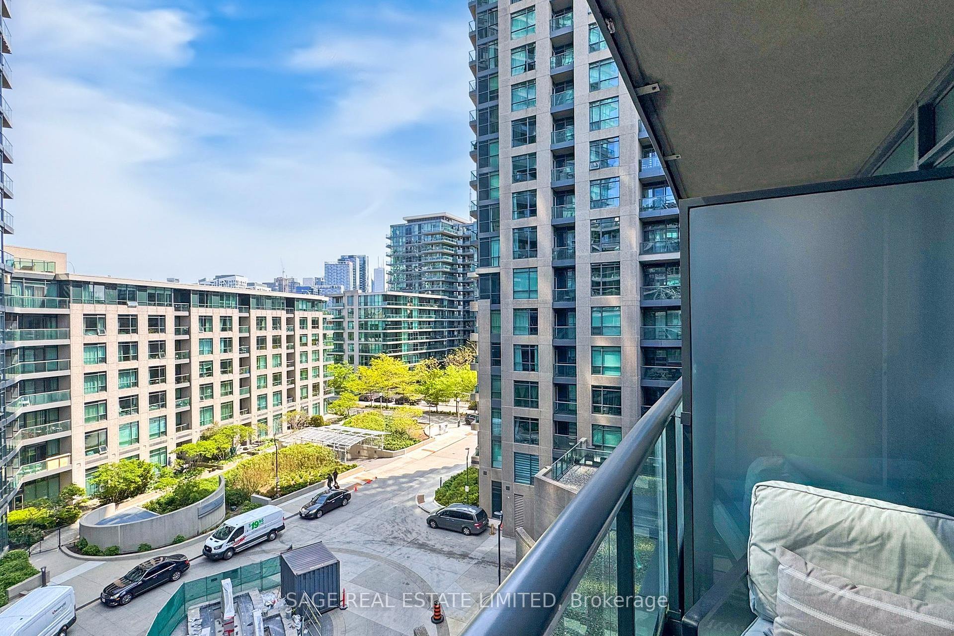 2 Bedrooms Condo at 219 Fort York, Toronto For sale