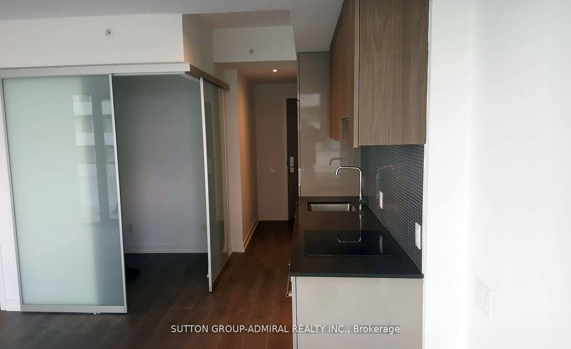2 Bedrooms Condo at 161 Roehampton, Toronto For sale