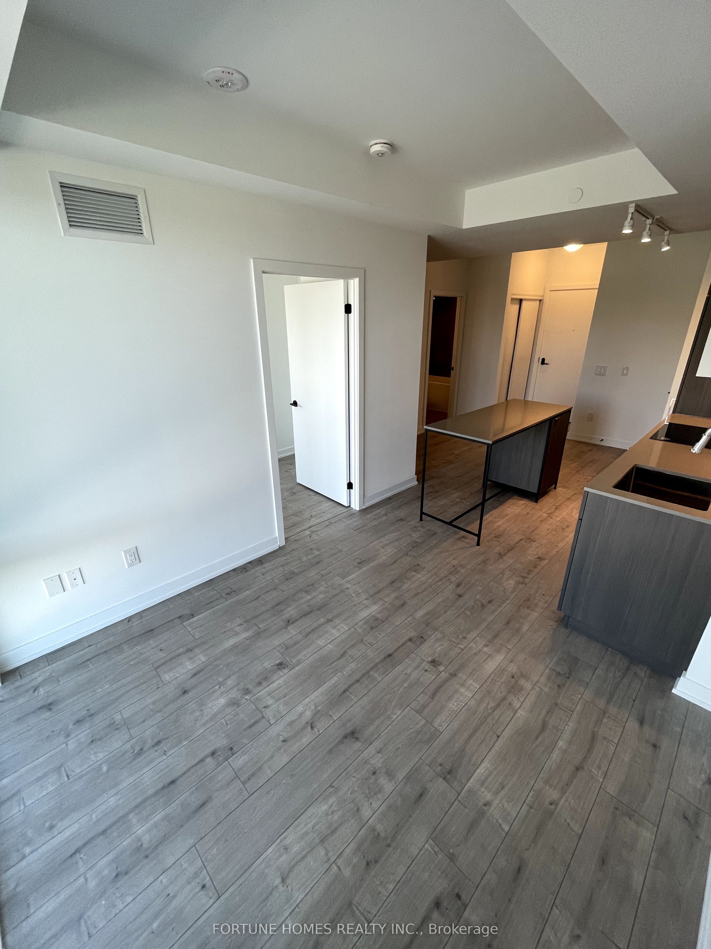 215 Lakeshore Road W, #340