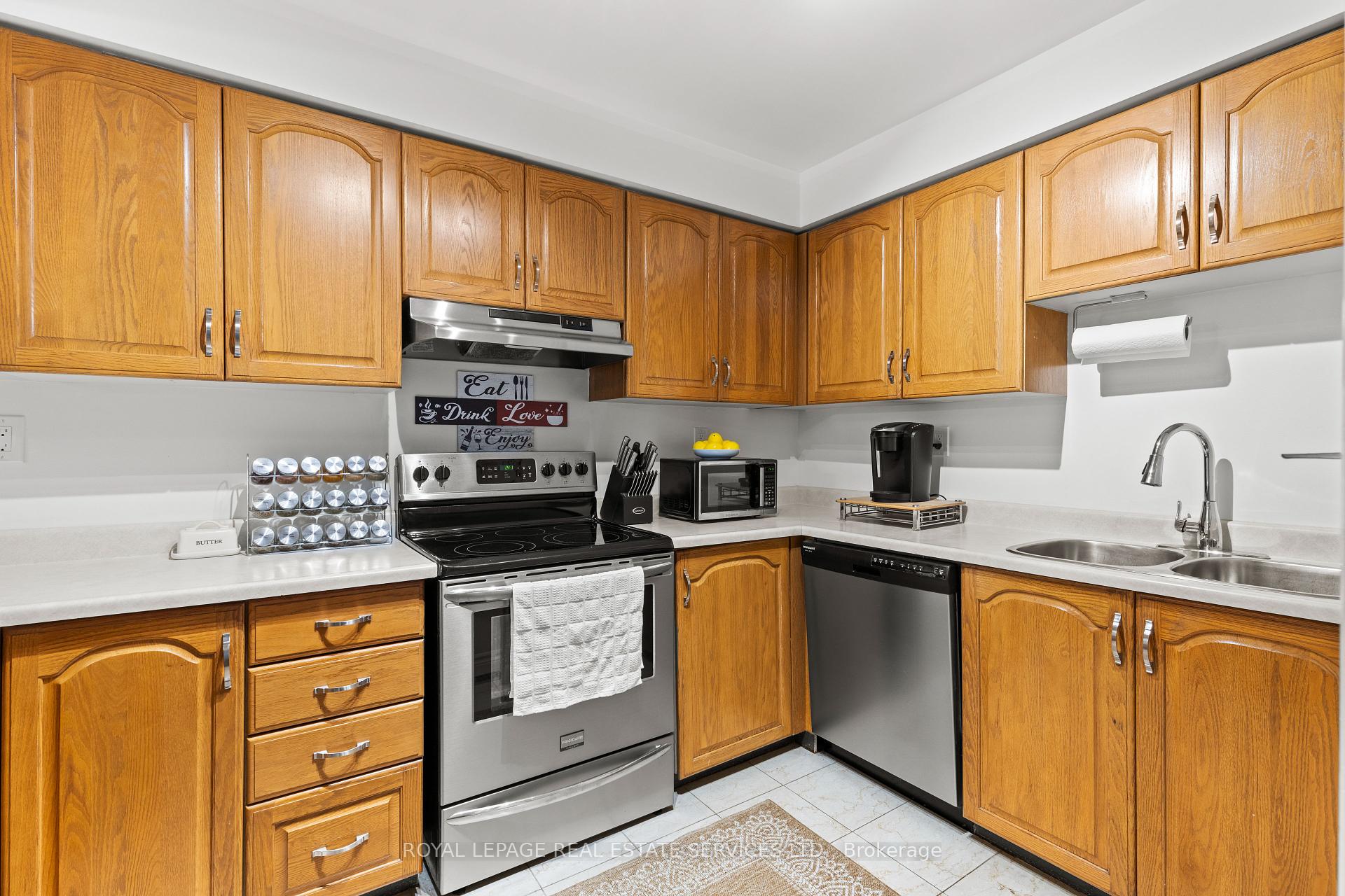 3 Bedrooms Condo at 2065 Amherst Heights, Burlington For sale