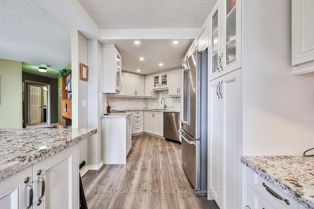 3 Bedrooms Condo at 7 Concorde, Toronto For sale