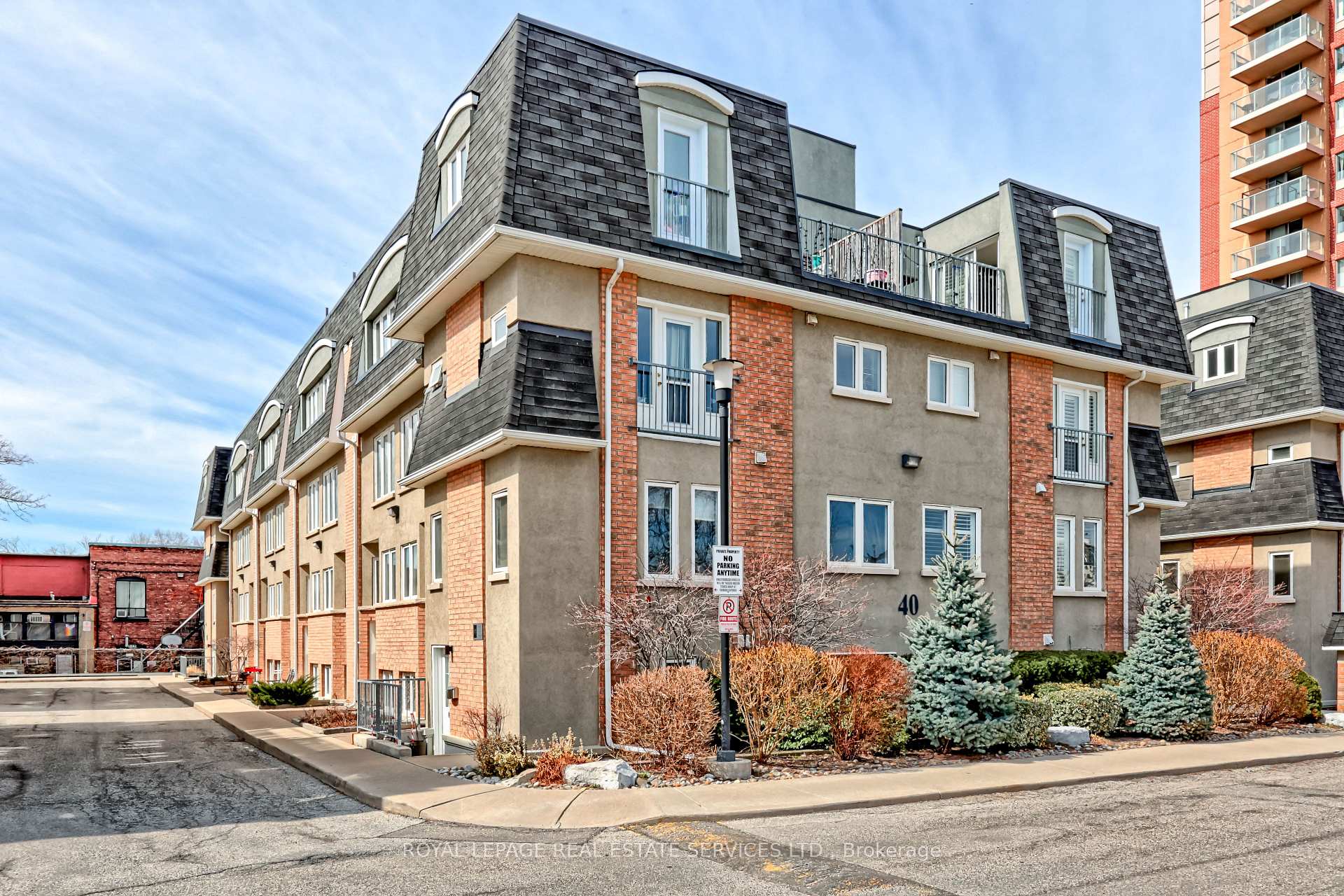 4 Bedrooms Condo at 40 Merchant, Toronto For sale