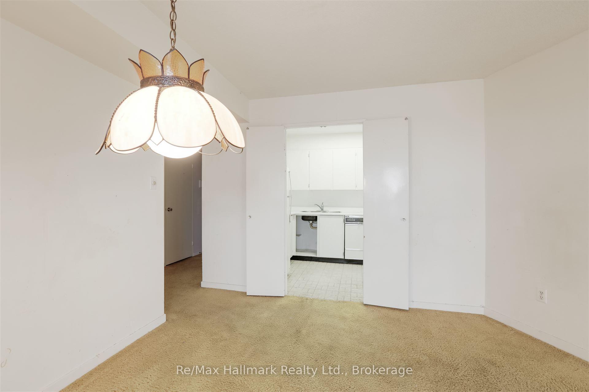 2 Bedrooms Condo at 1580 Mississauga Valley,  Mississauga For sale
