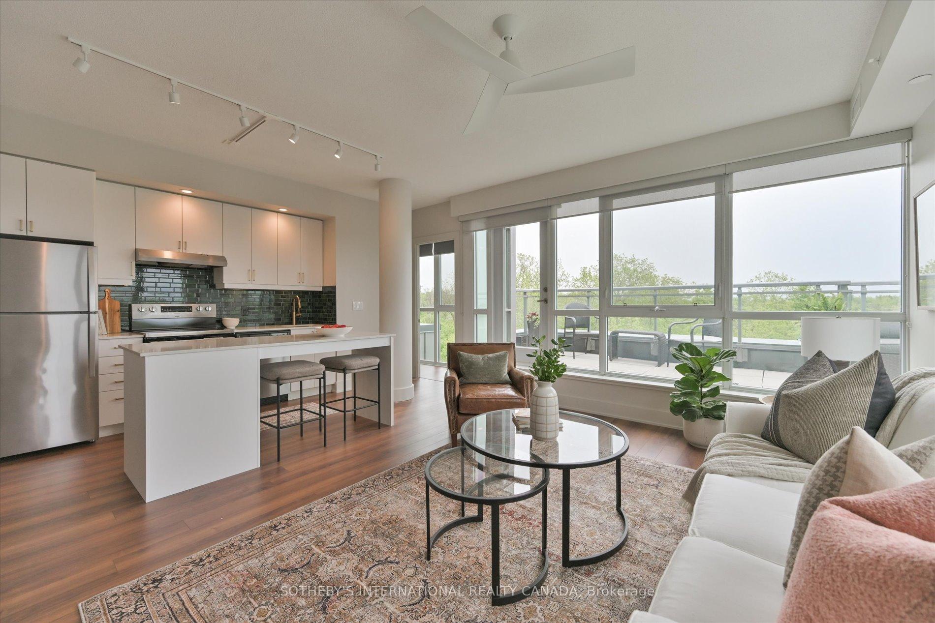 2 Bedrooms Condo at 5260 Dundas, Burlington For sale