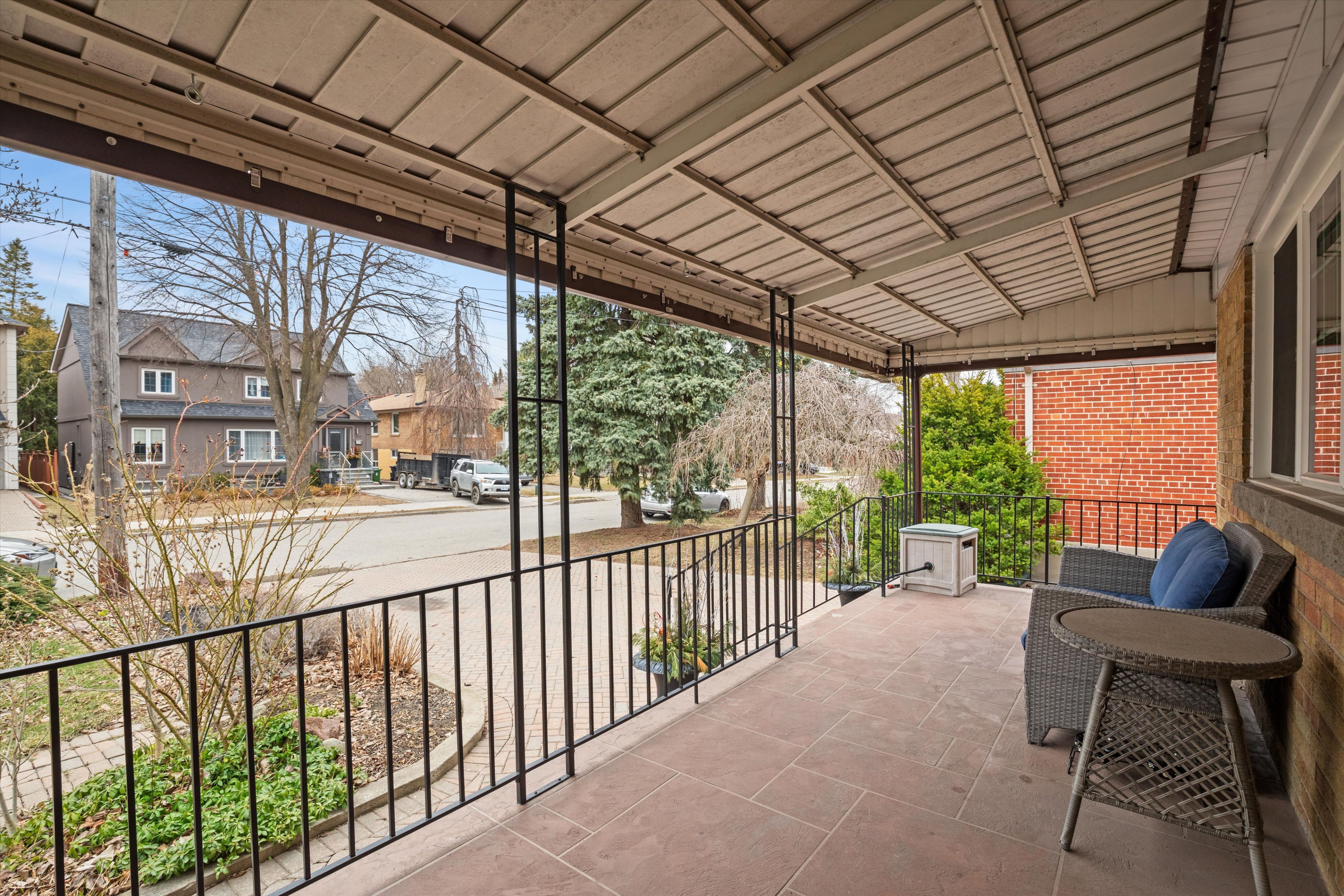 371 Hounslow Avenue