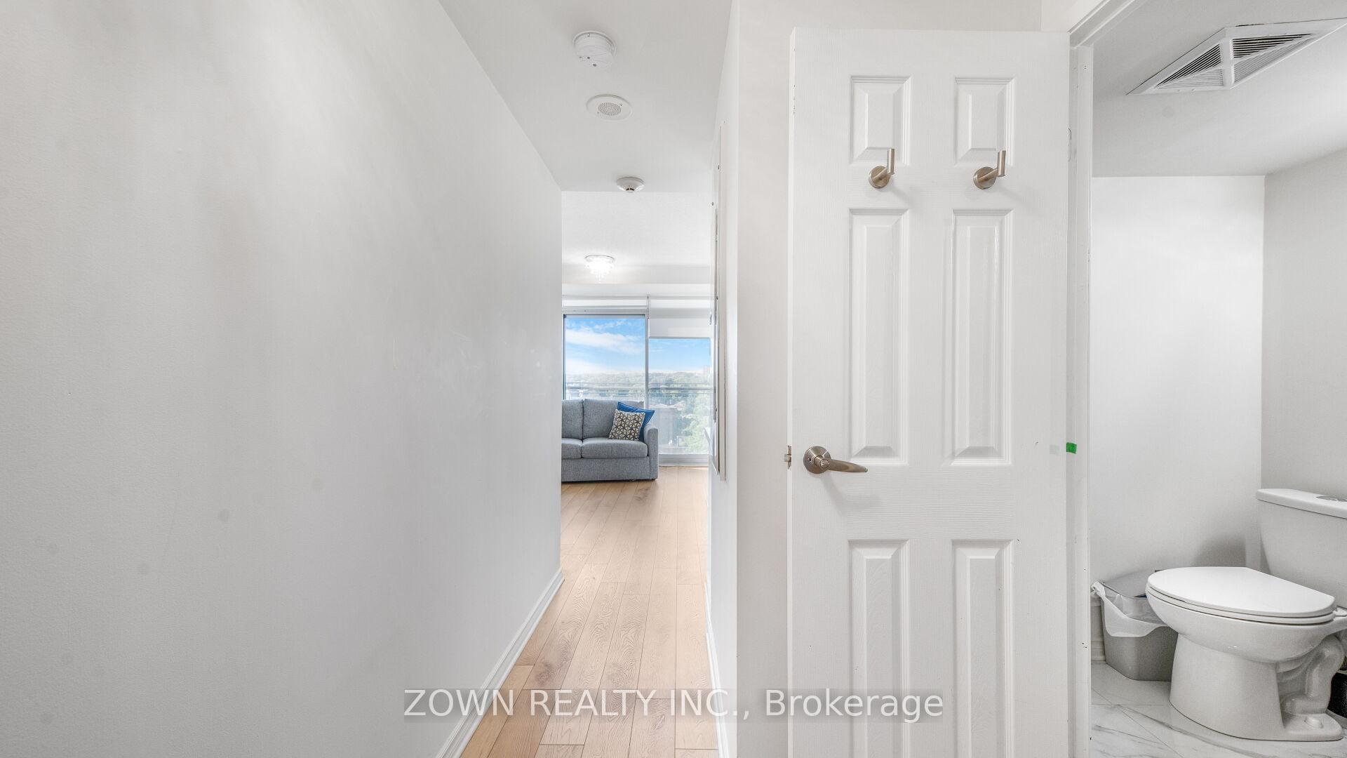 3 Bedrooms Condo at 15 Maplewood, Toronto For sale