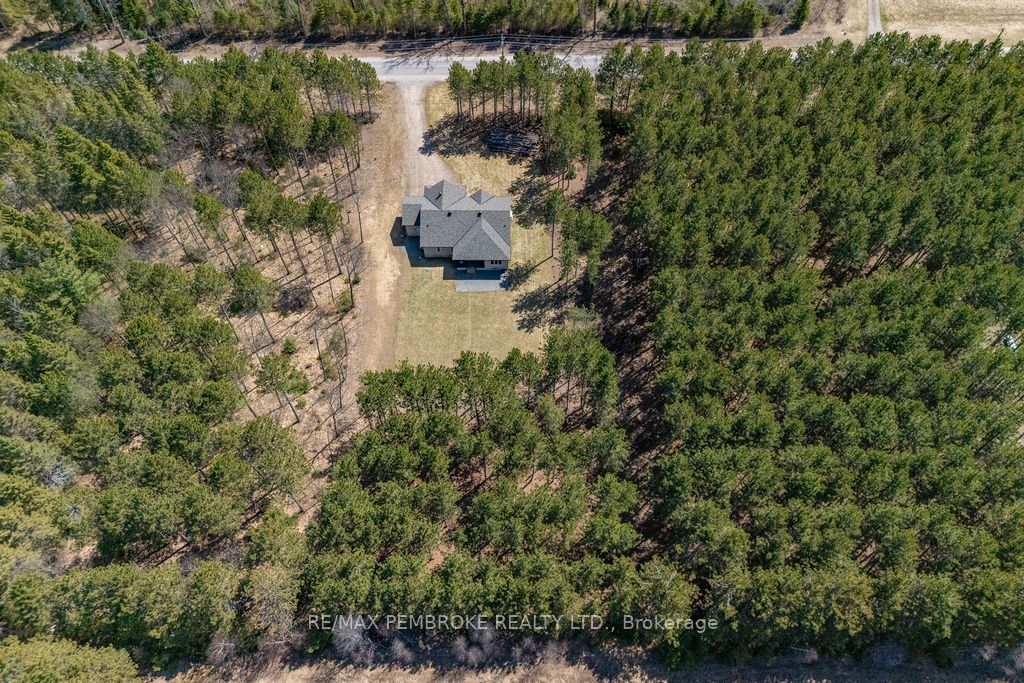 348 Pappin Road, Whitewater Region, ON K0J 1C0