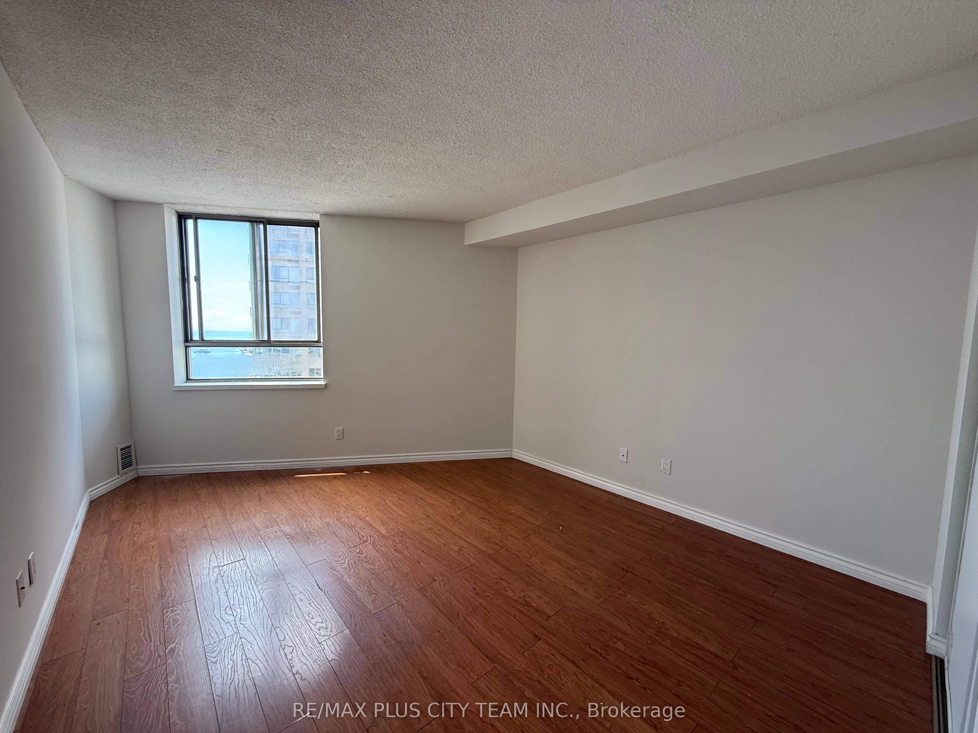 260 Queens Quay W, #2103