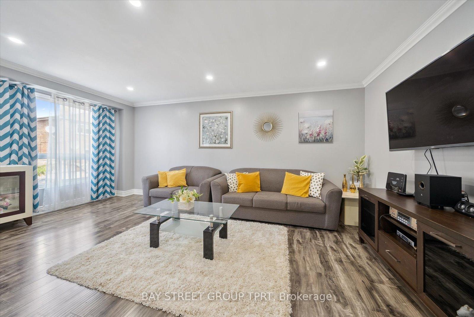 4 Bedrooms Condo at 16 Bur Oak, Toronto For sale