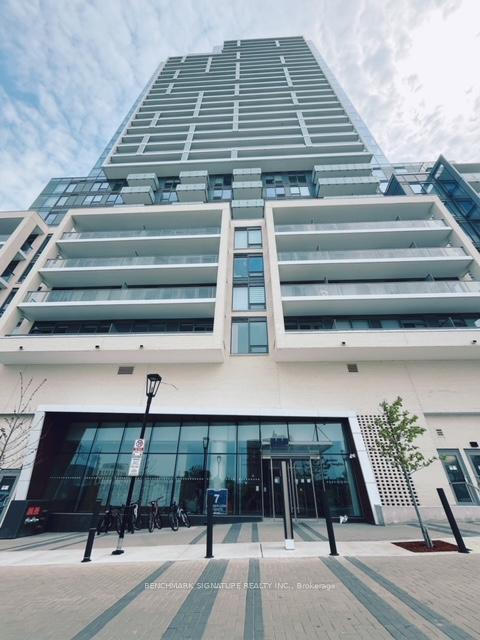 2 Bedrooms Condo at 7 Golden Lion, Toronto For sale