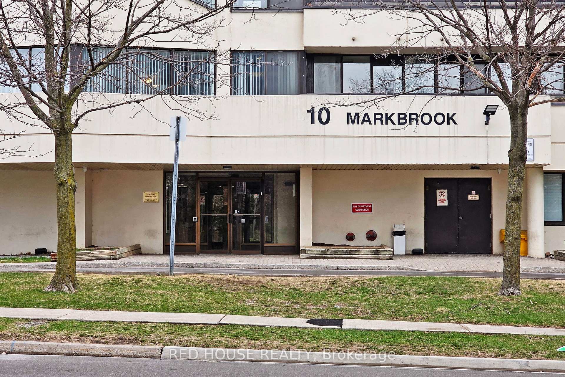 2 Bedrooms Condo at 10 Markbrook,  Toronto For sale