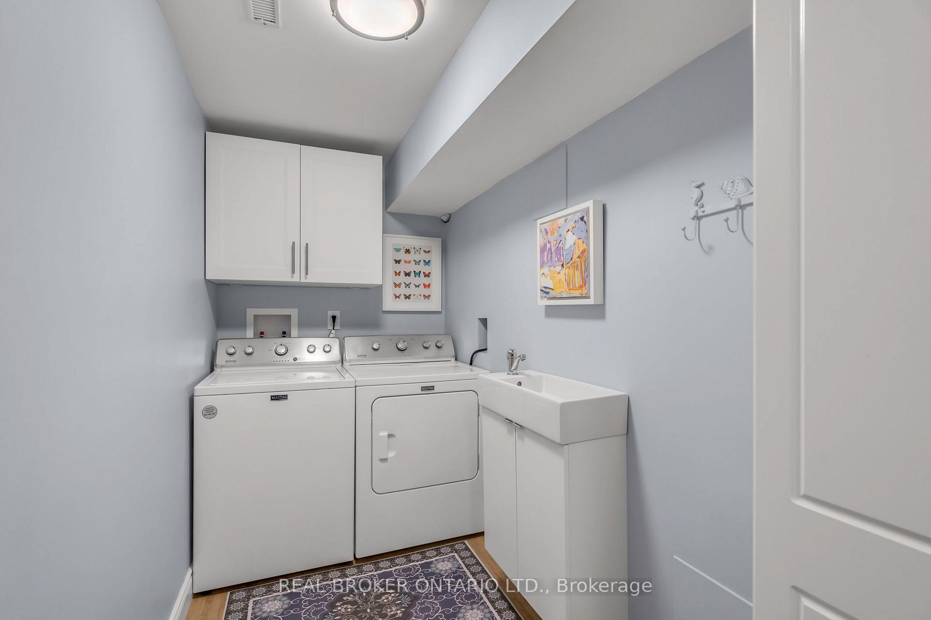 2 Bedrooms Condo at 2015 Cleaver, Burlington For sale