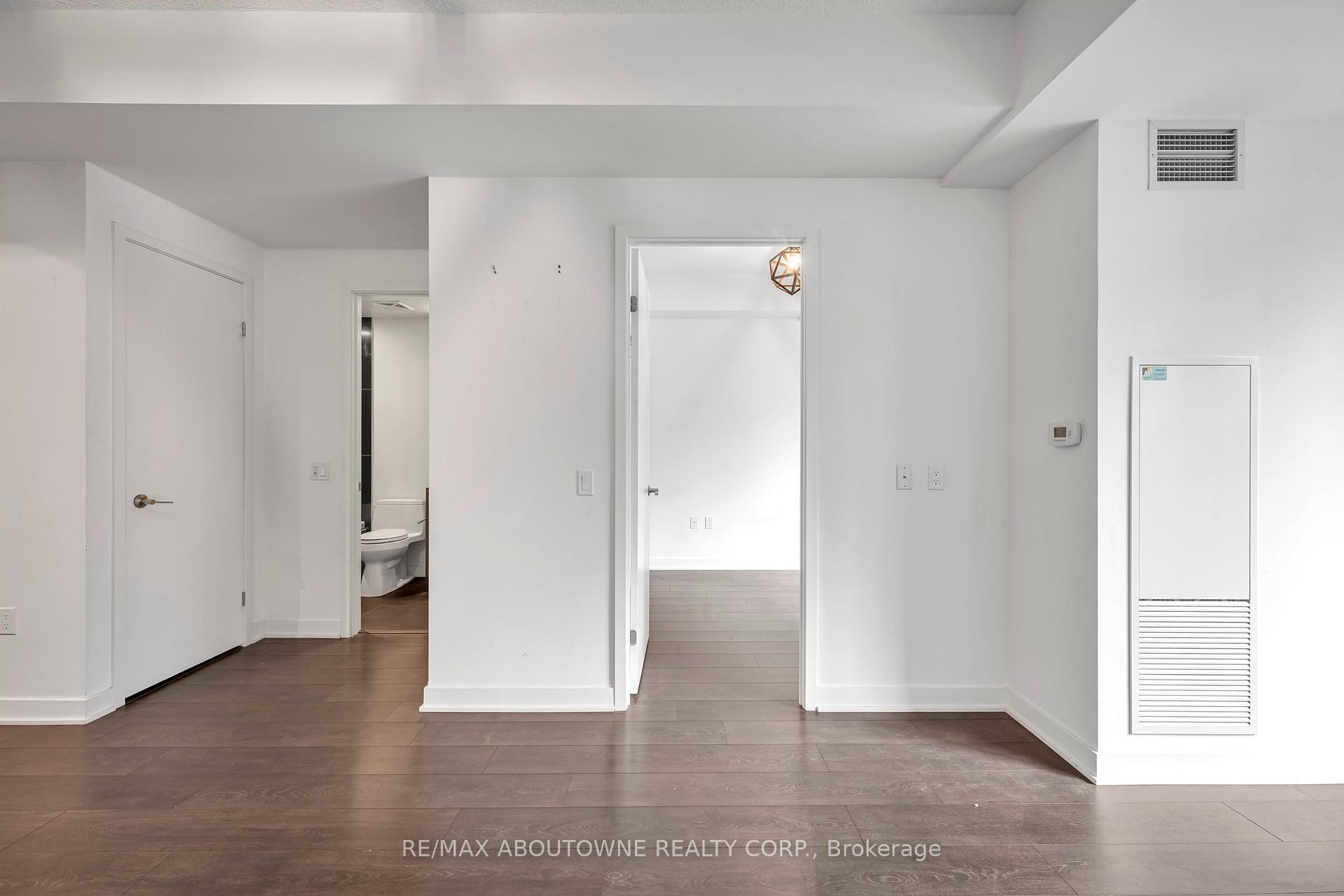 2 Bedrooms Condo at 115 Blue Jays, Toronto For sale