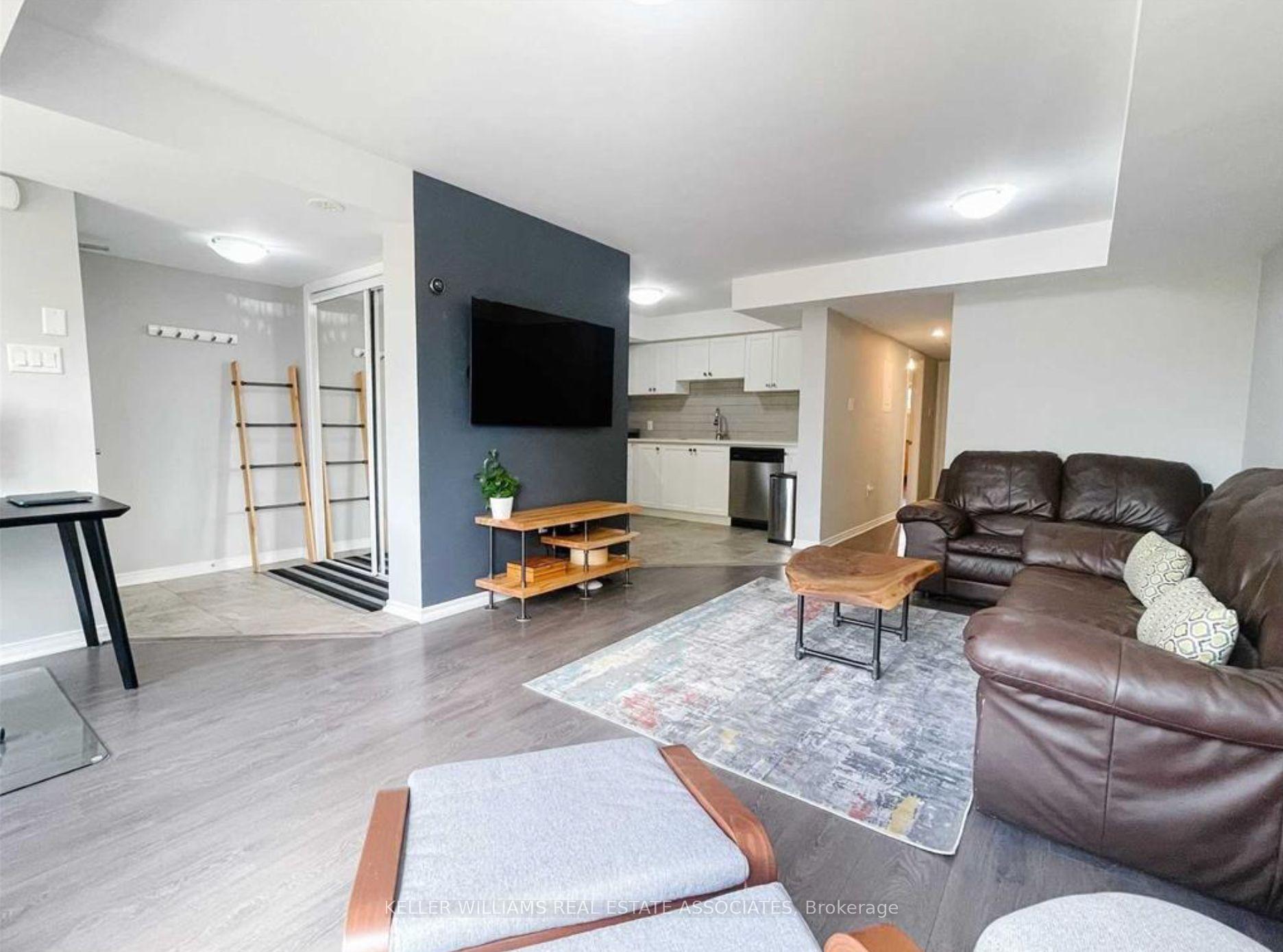3 Bedrooms Condo at 2441 Greenwich, Oakville For sale