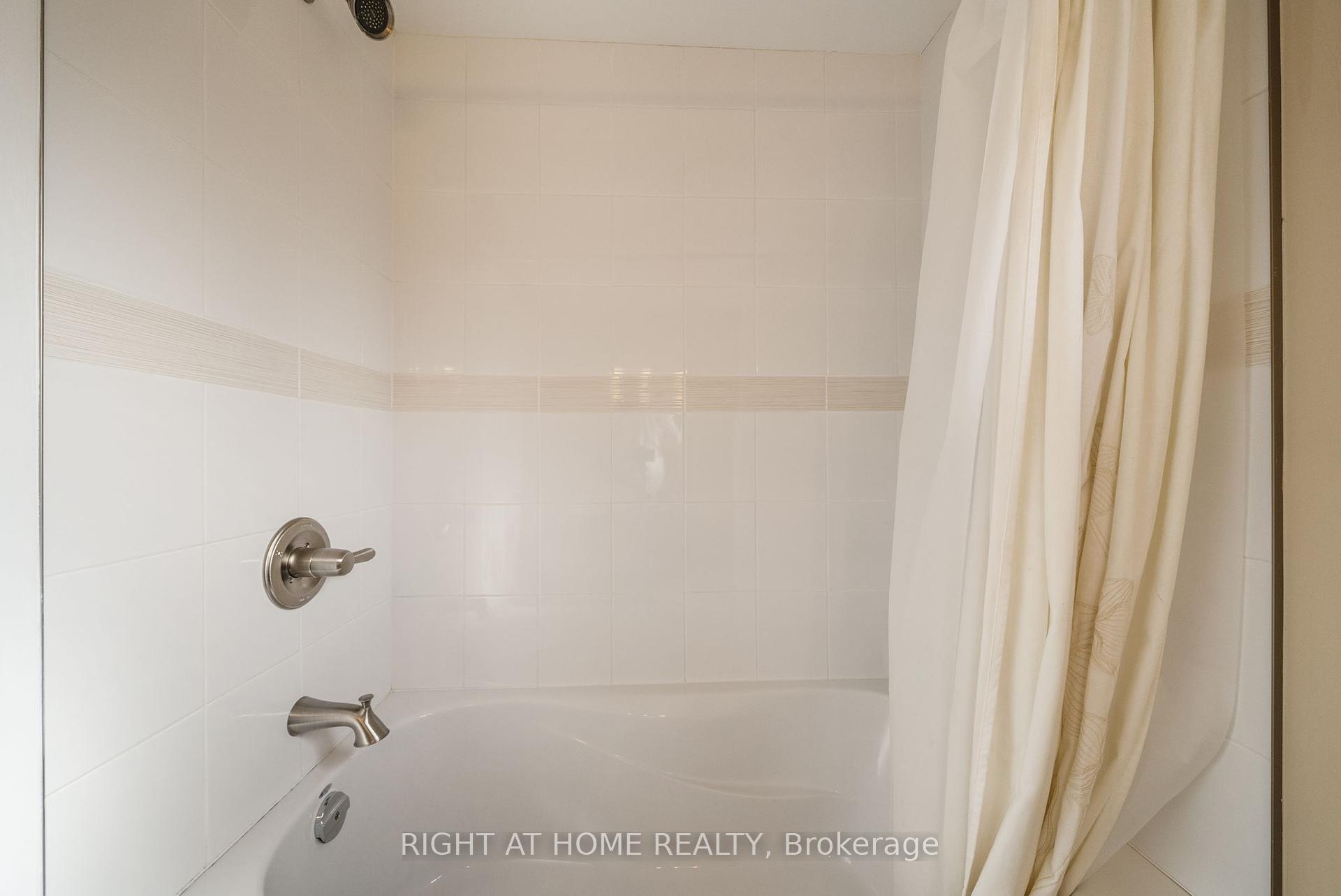 3 Bedrooms Condo at 121 Centennial, Toronto For sale