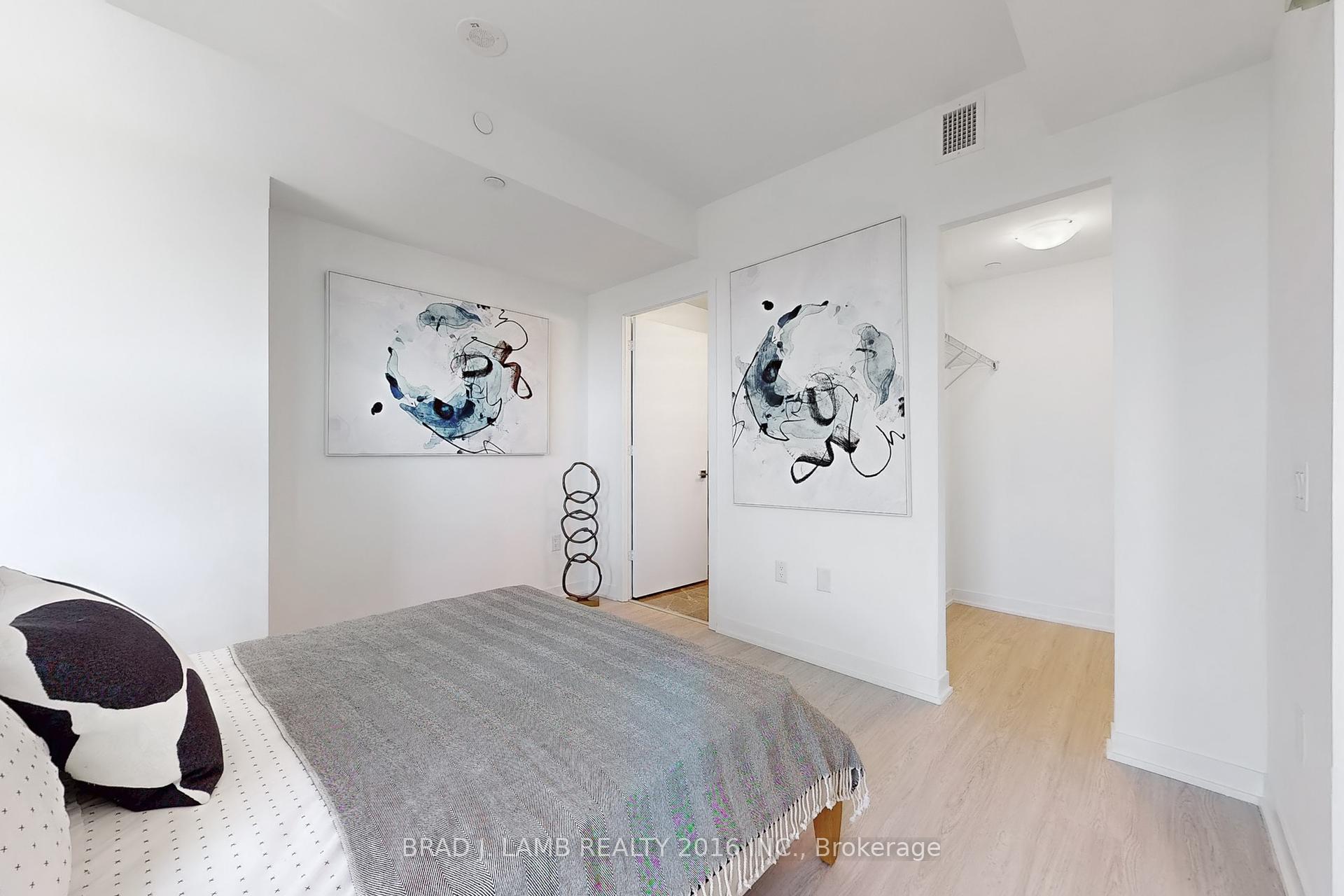 2 Bedrooms Condo at 195 McCaul, Toronto For sale