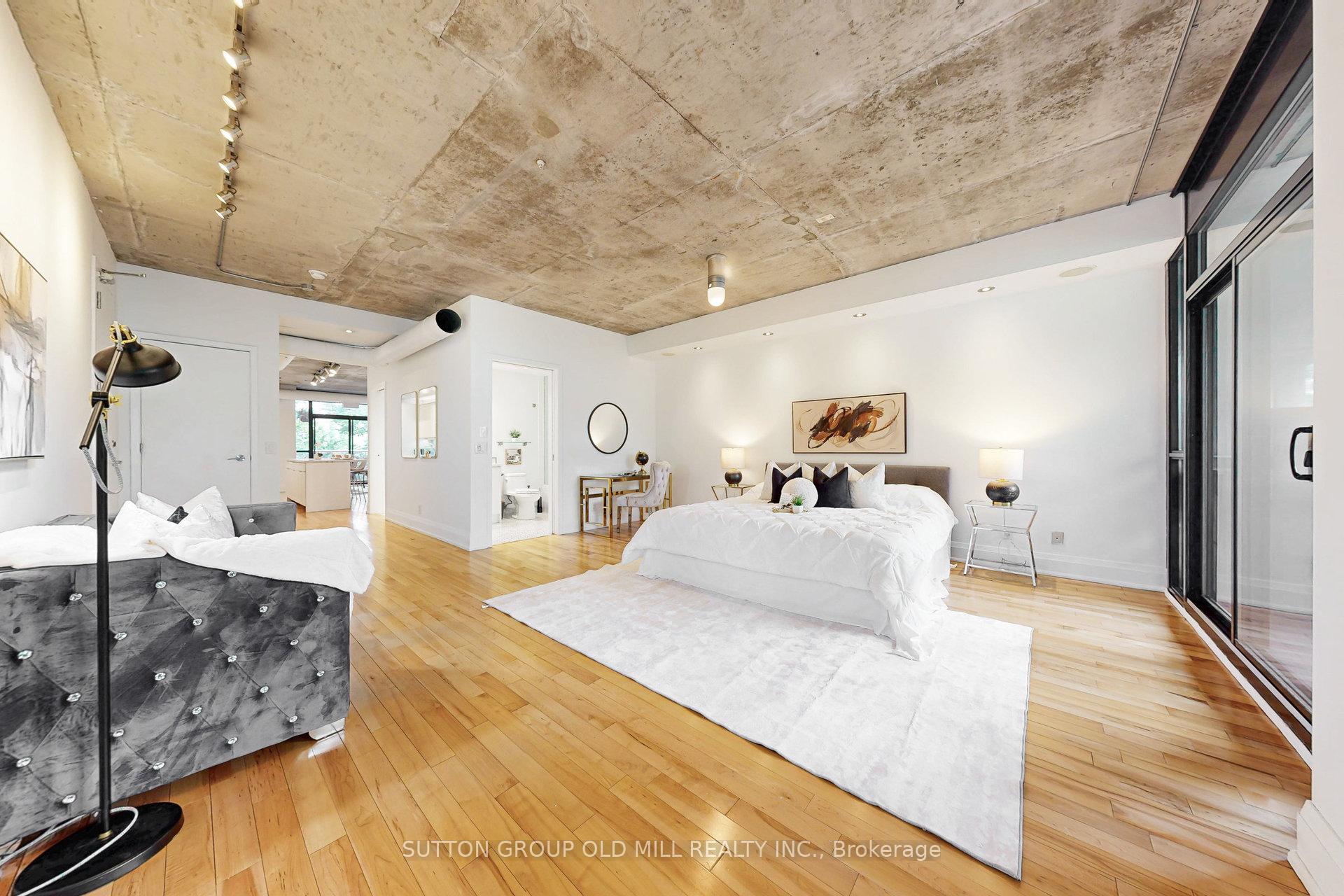 2 Bedrooms Condo at 62 Niagara, Toronto For sale