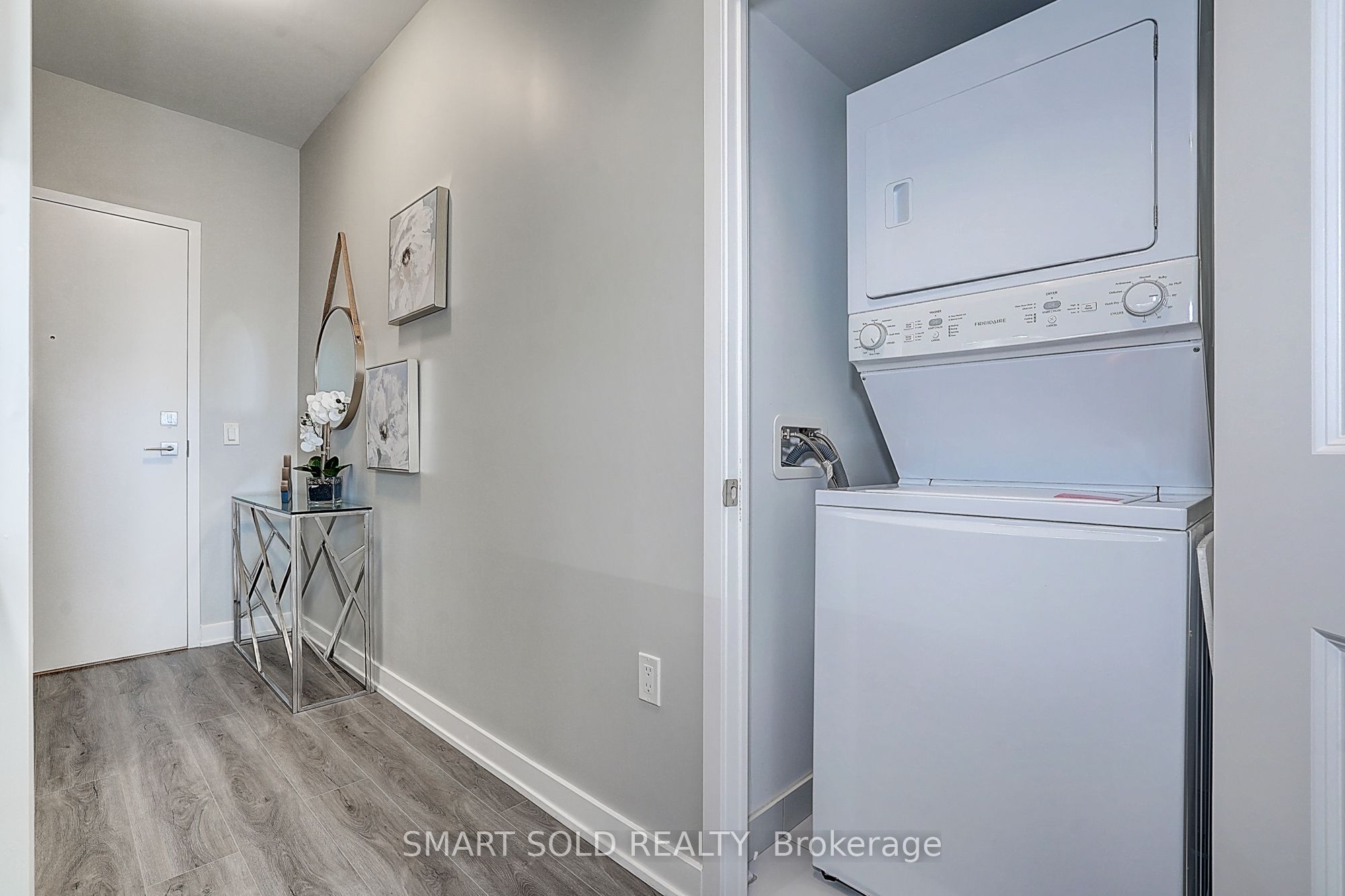 75 Oneida Crescent, #1511