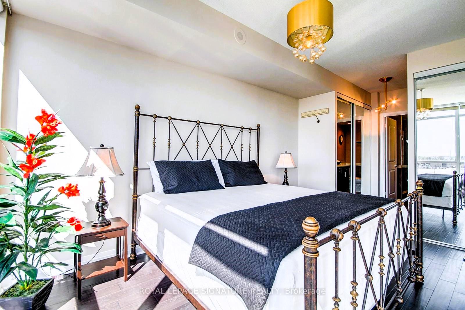 3 Bedrooms Condo at 1055 Southdown, Mississauga For sale