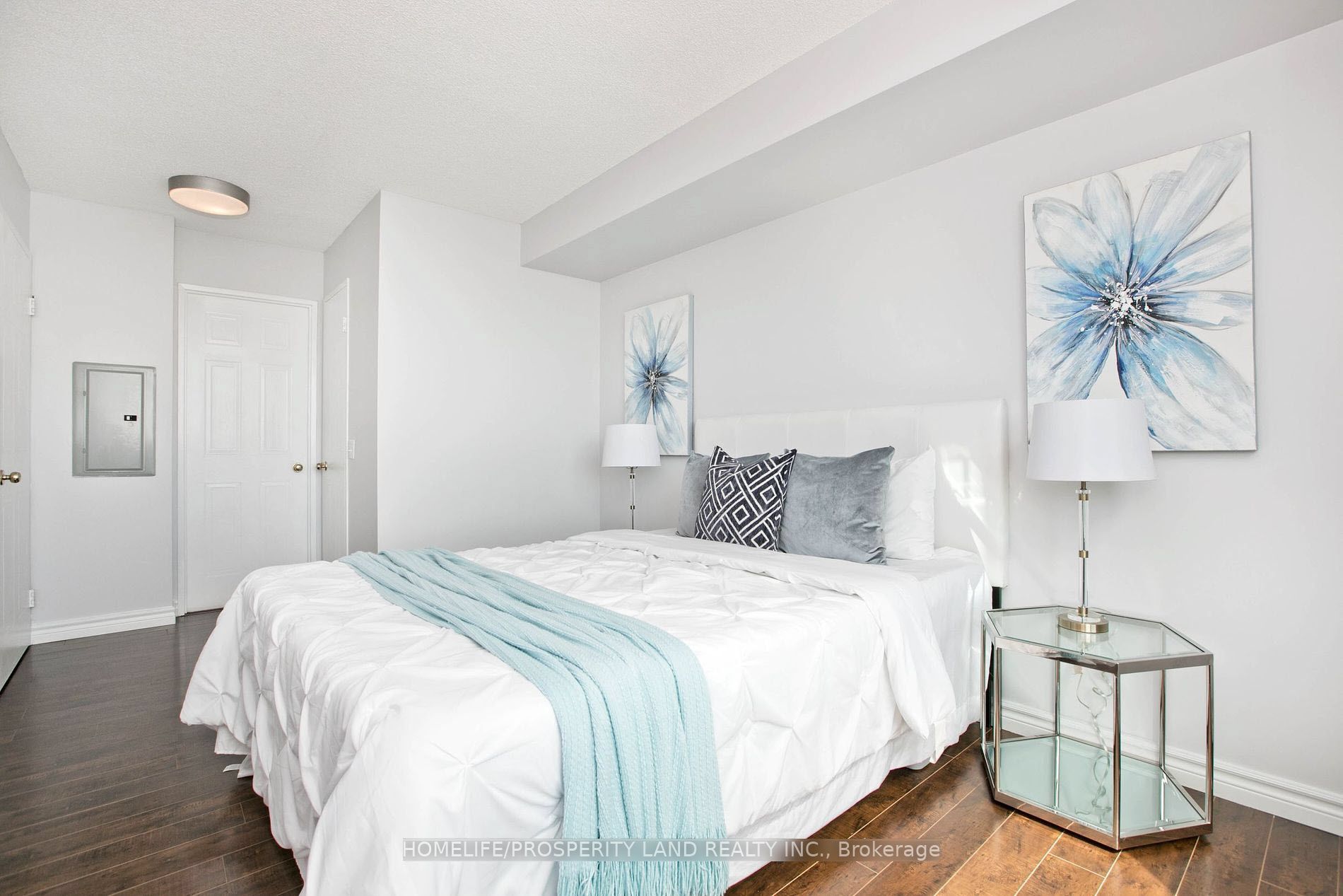 238 Doris Avenue, #2006