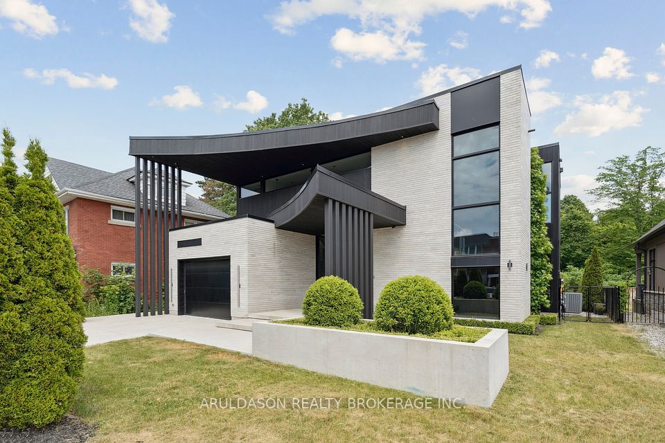 1135 Balfour