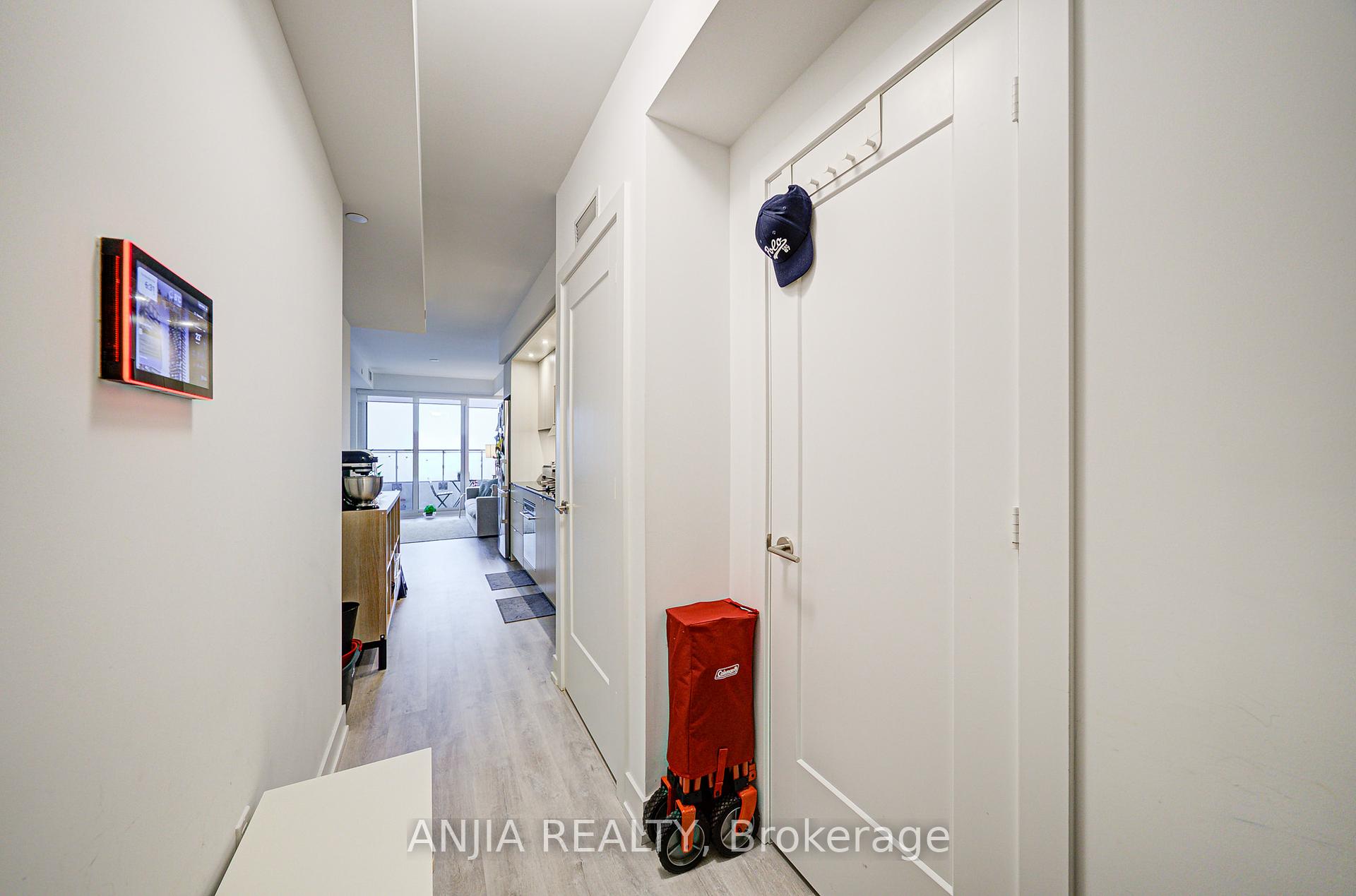 2 Bedrooms Condo at 30 Inn On The Park, Toronto For sale