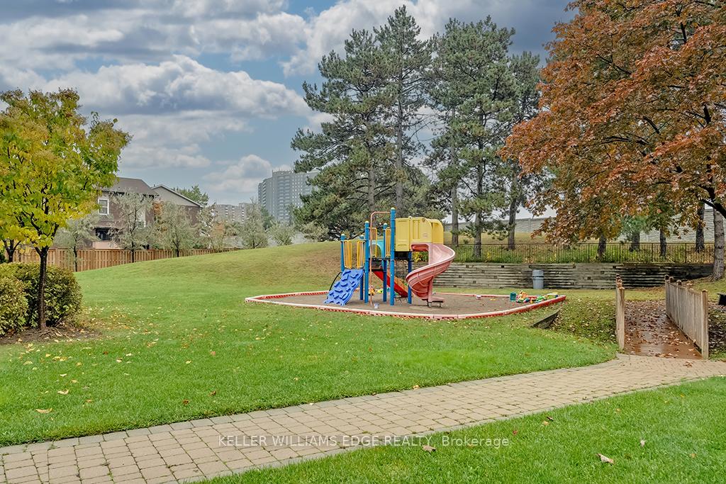 3 Bedrooms Condo at 475 The West Mall,  Toronto For sale