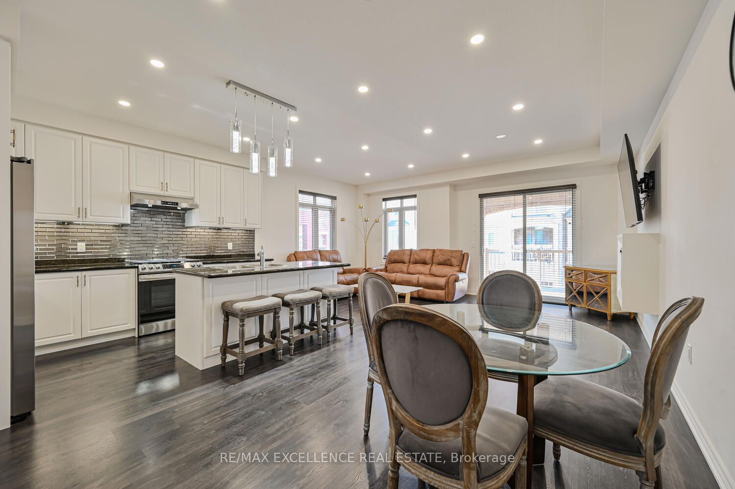 469 Dundas Street, Oakville, ON L6H 3P4