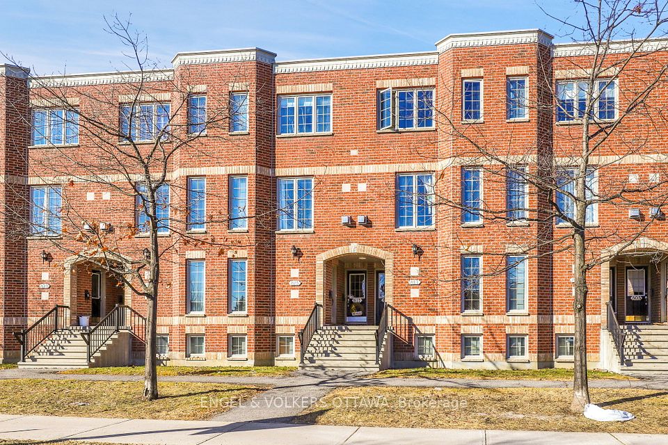 811 Longfields Drive