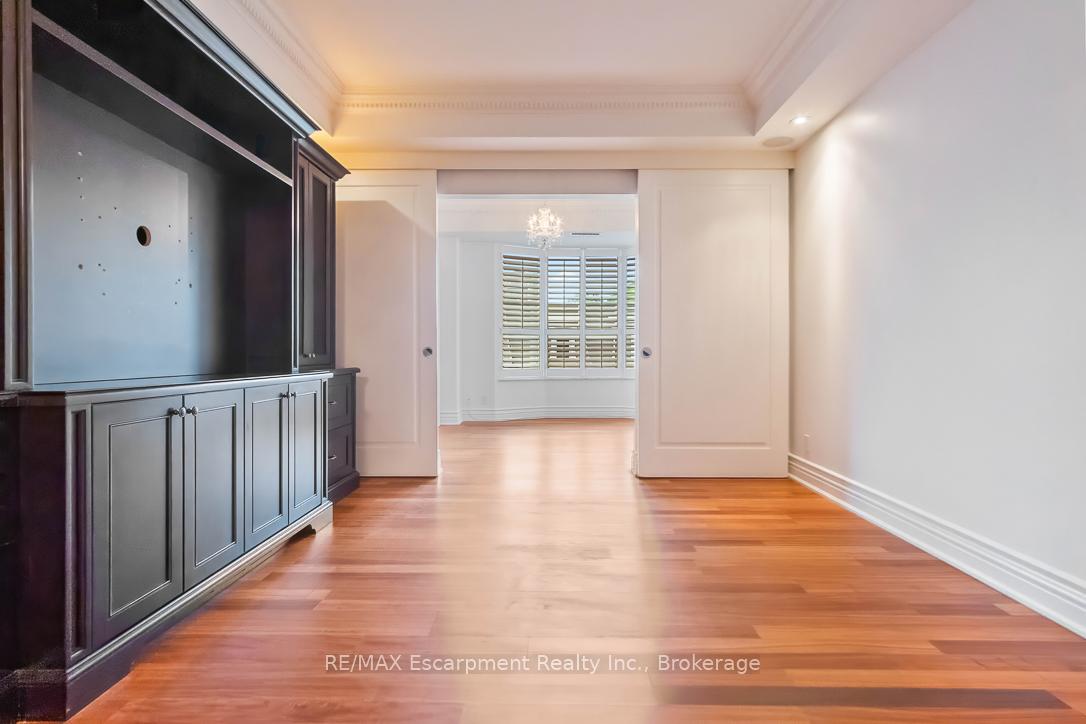3 Bedrooms Condo at 68 Yorkville, Toronto For sale