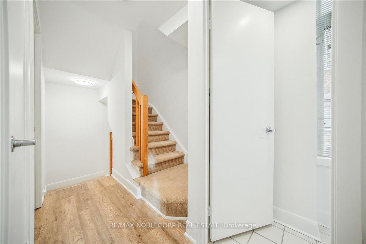 2 Bedrooms Condo at 415 Jarvis, Toronto For sale