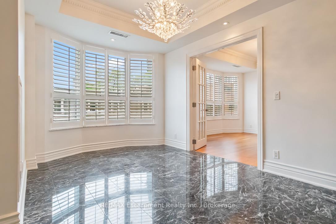 3 Bedrooms Condo at 68 Yorkville, Toronto For sale