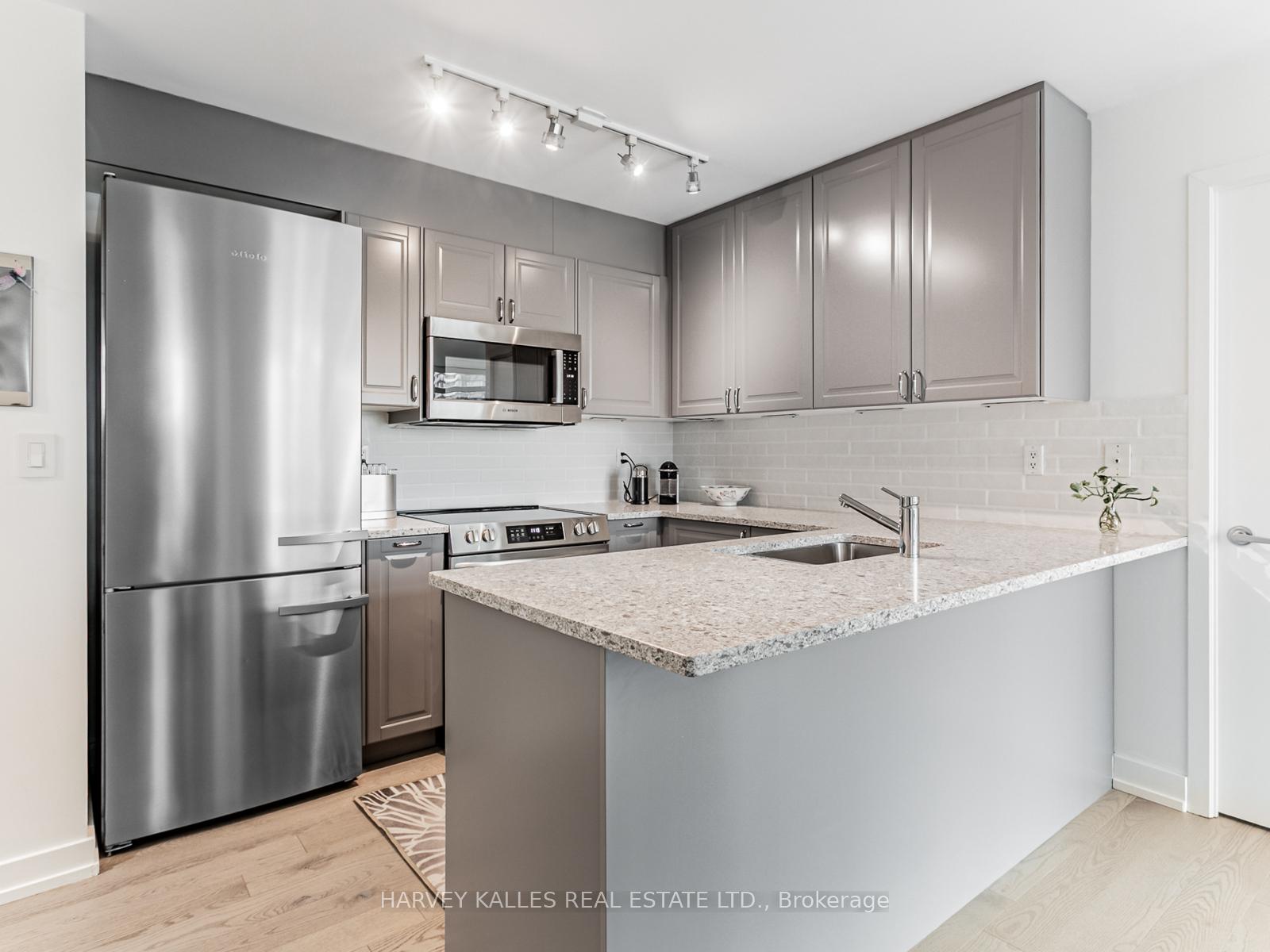 381 Front Street W 1810