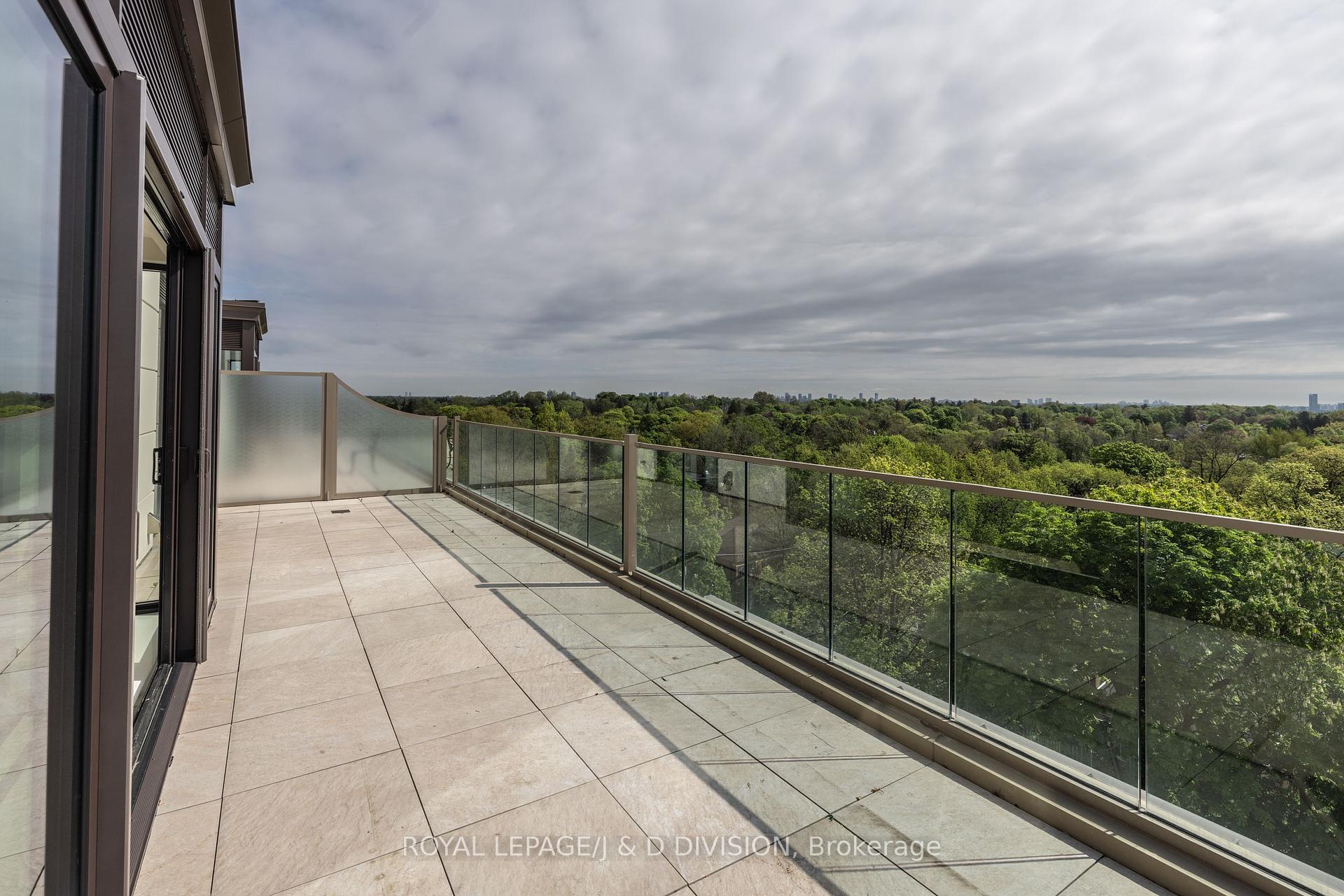 3 Bedrooms Condo at 1 Strathgowan, Toronto For sale