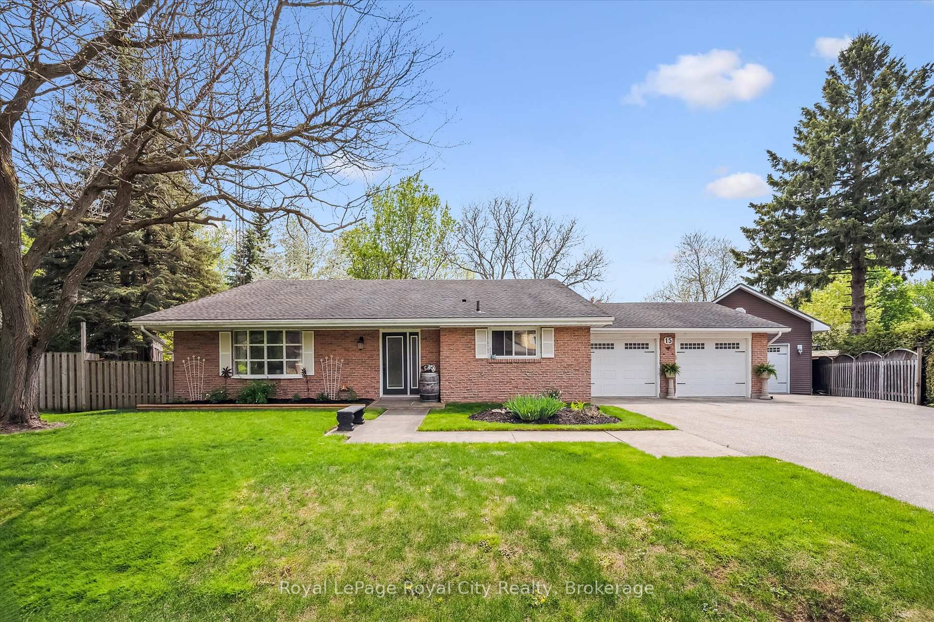 15 Wellington Drive, Centre Wellington, ON N0B 1J0