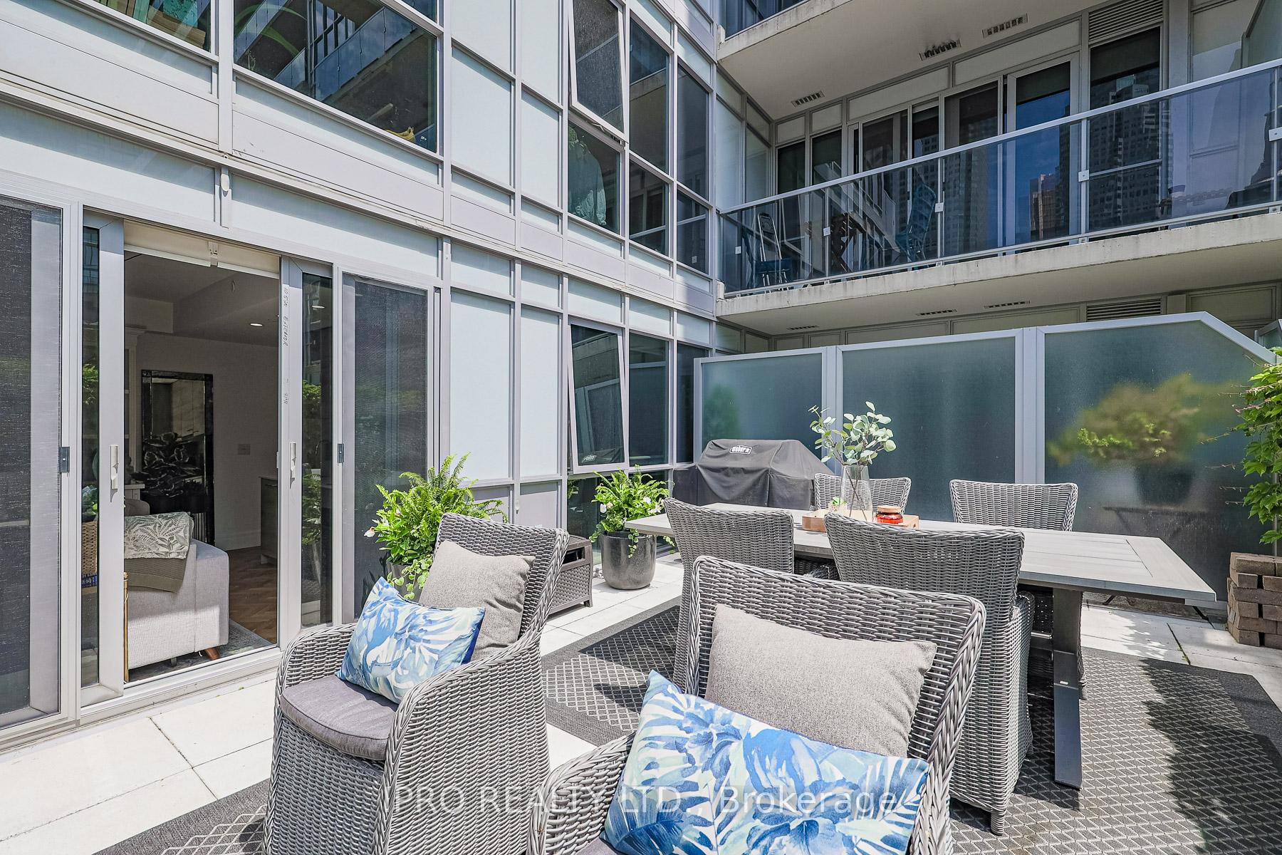 1 Bedroom Condo at 55 Front, Toronto For sale