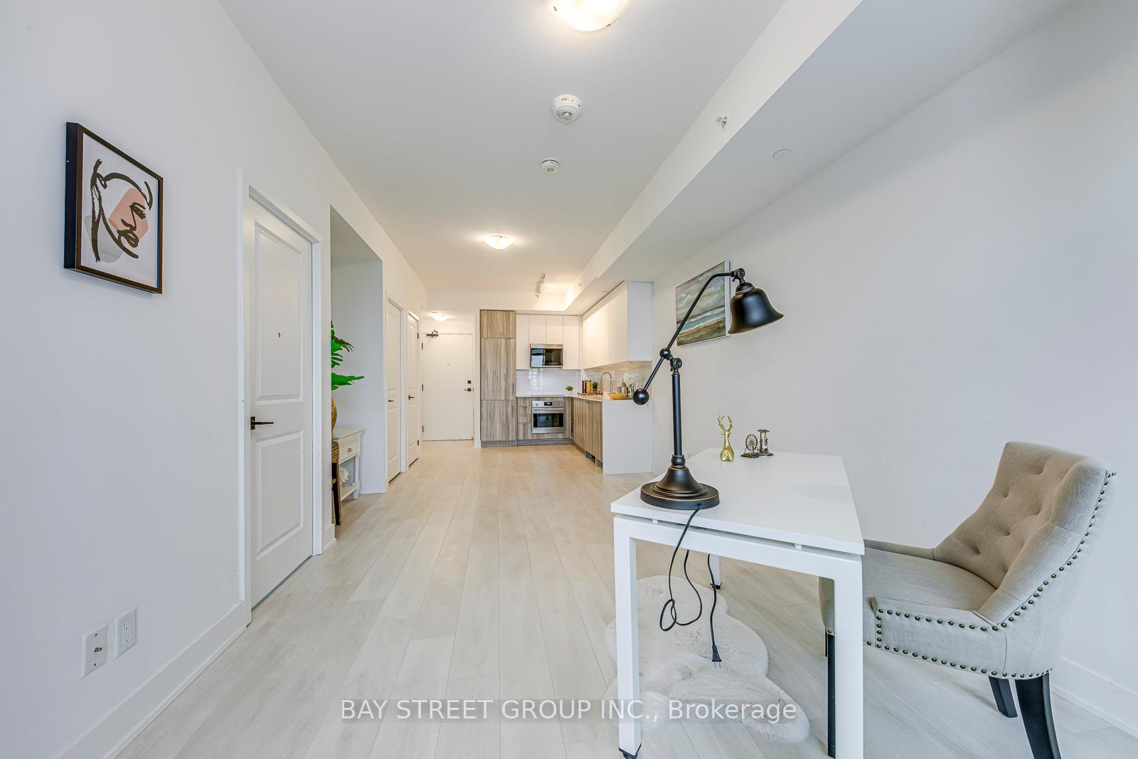 2 Bedrooms Condo at 2485 Taunton, Oakville For sale