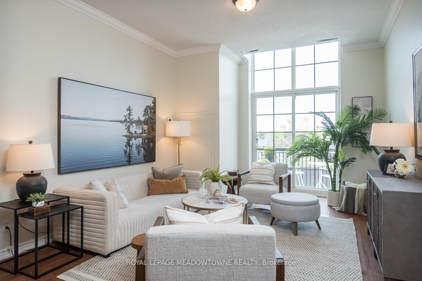 2 Bedrooms Condo at 262 Dundas, Hamilton For sale